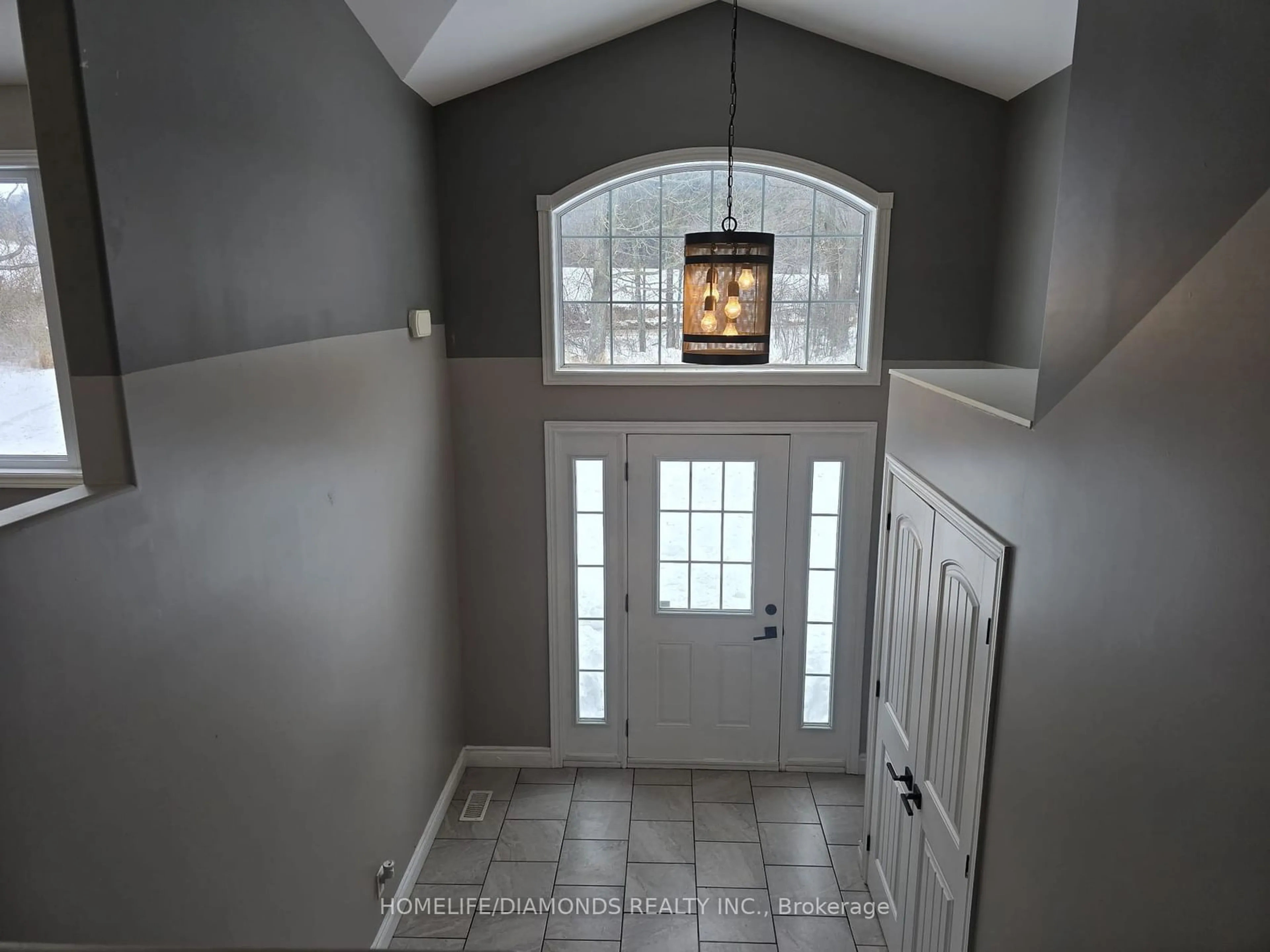 Indoor entryway for 136 Fitzgerald Rd, Quinte West Ontario K8V 0B1