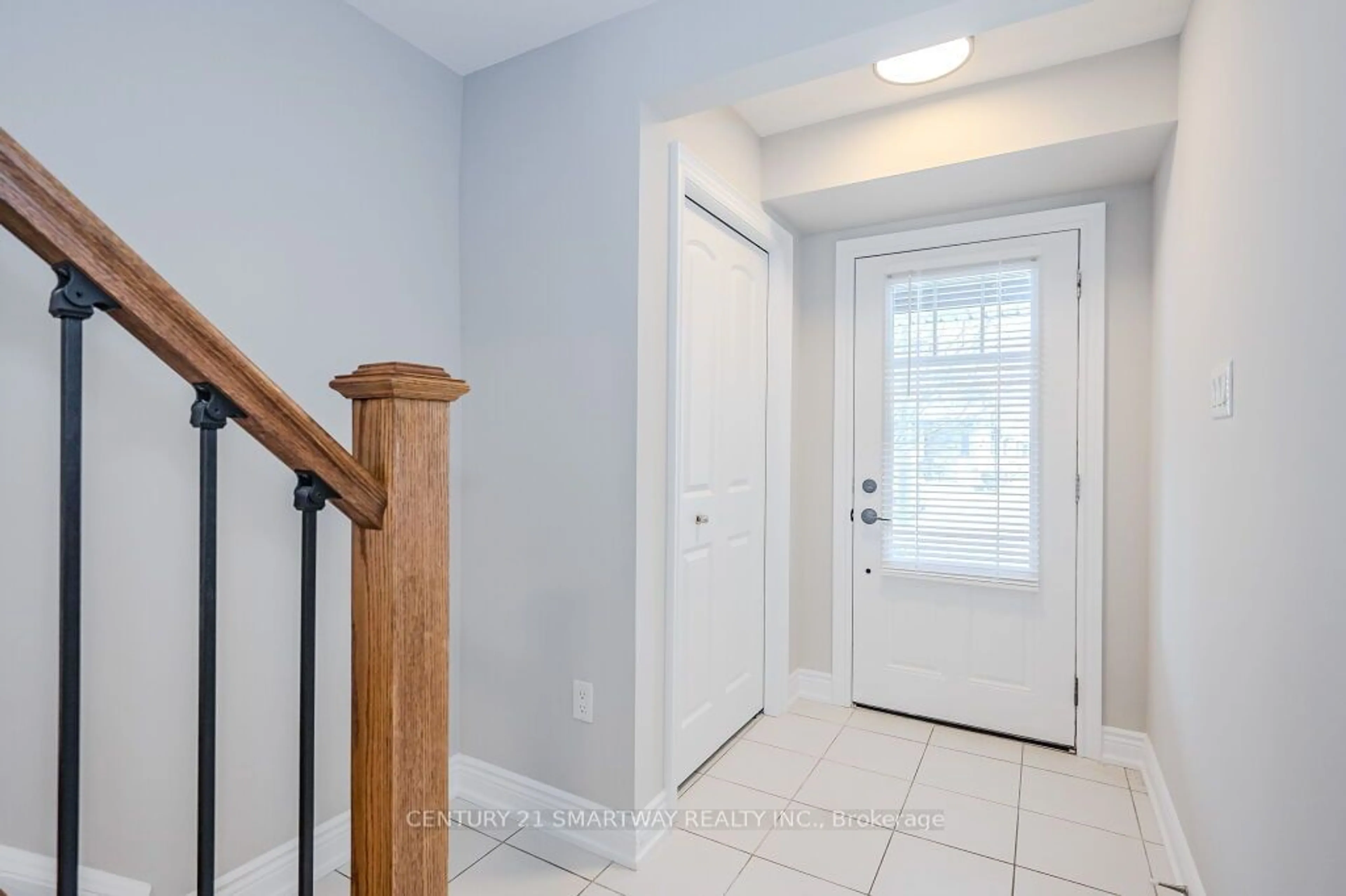 Indoor entryway for 33 Arlington Cres, Guelph Ontario N1L 1C3