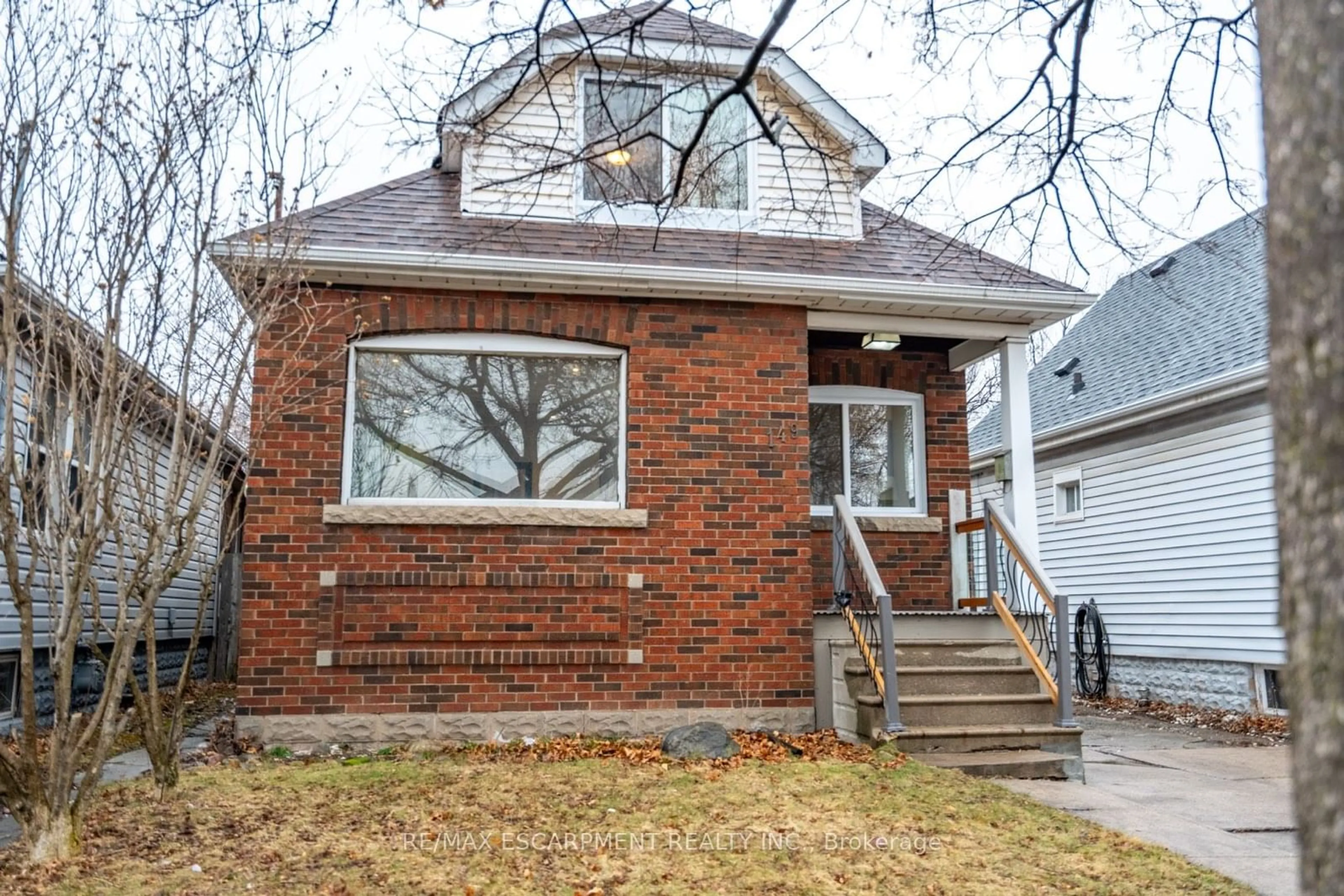 Home with brick exterior material, street for 149 WEIR St, Hamilton Ontario L8H 5G1