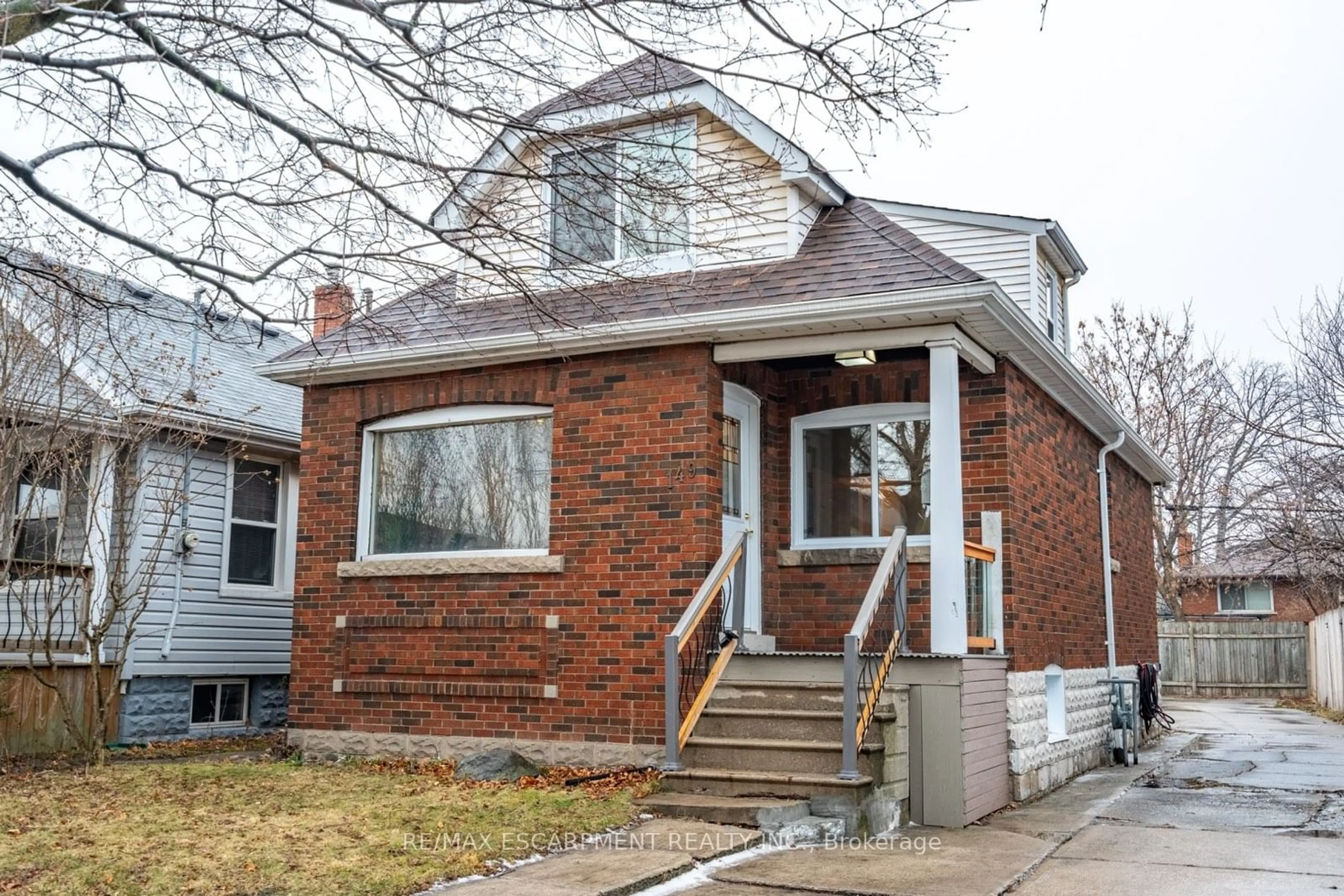 Home with brick exterior material, street for 149 WEIR St, Hamilton Ontario L8H 5G1