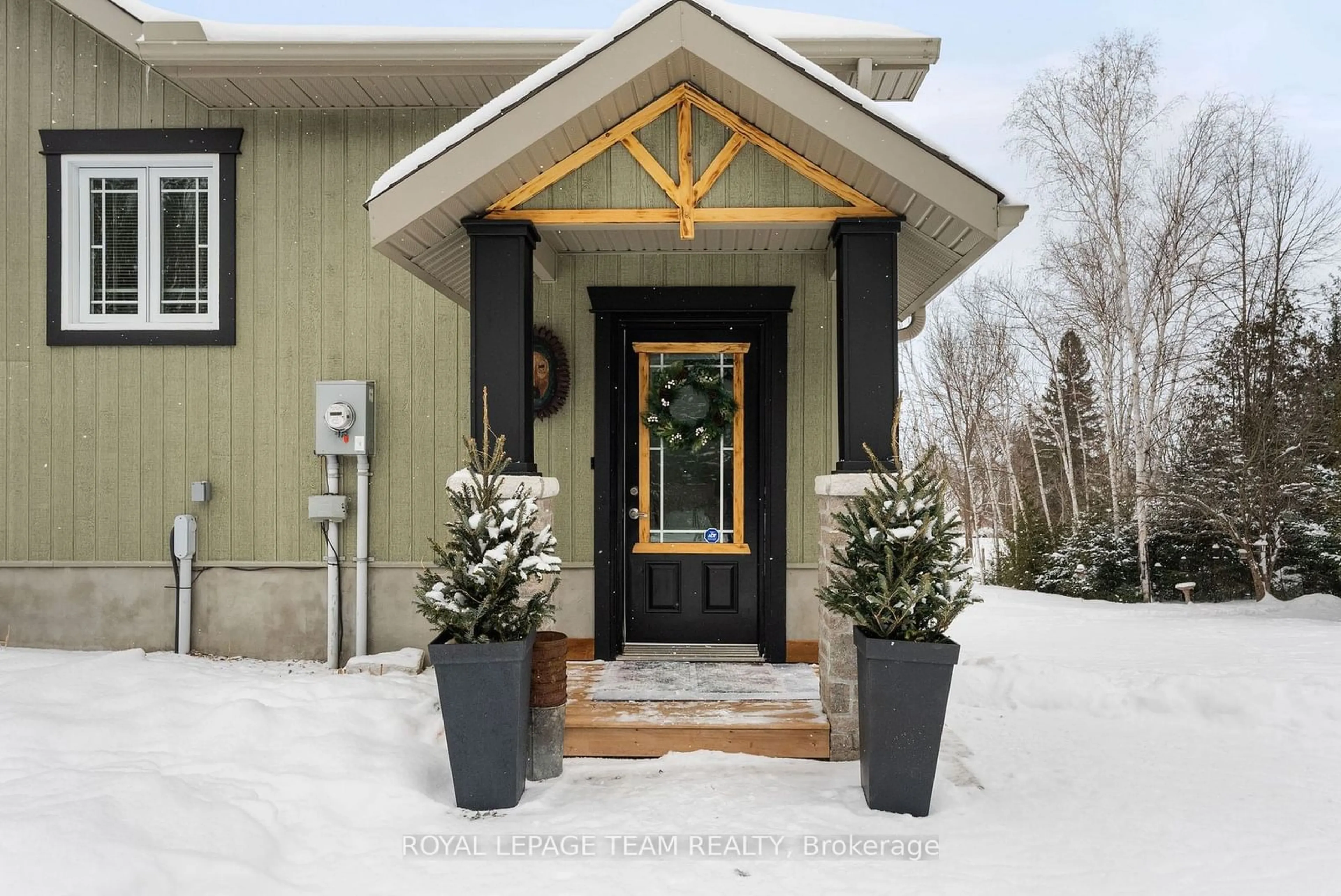 Indoor entryway for 4372 River Rd, Horton Ontario K7V 3Z8