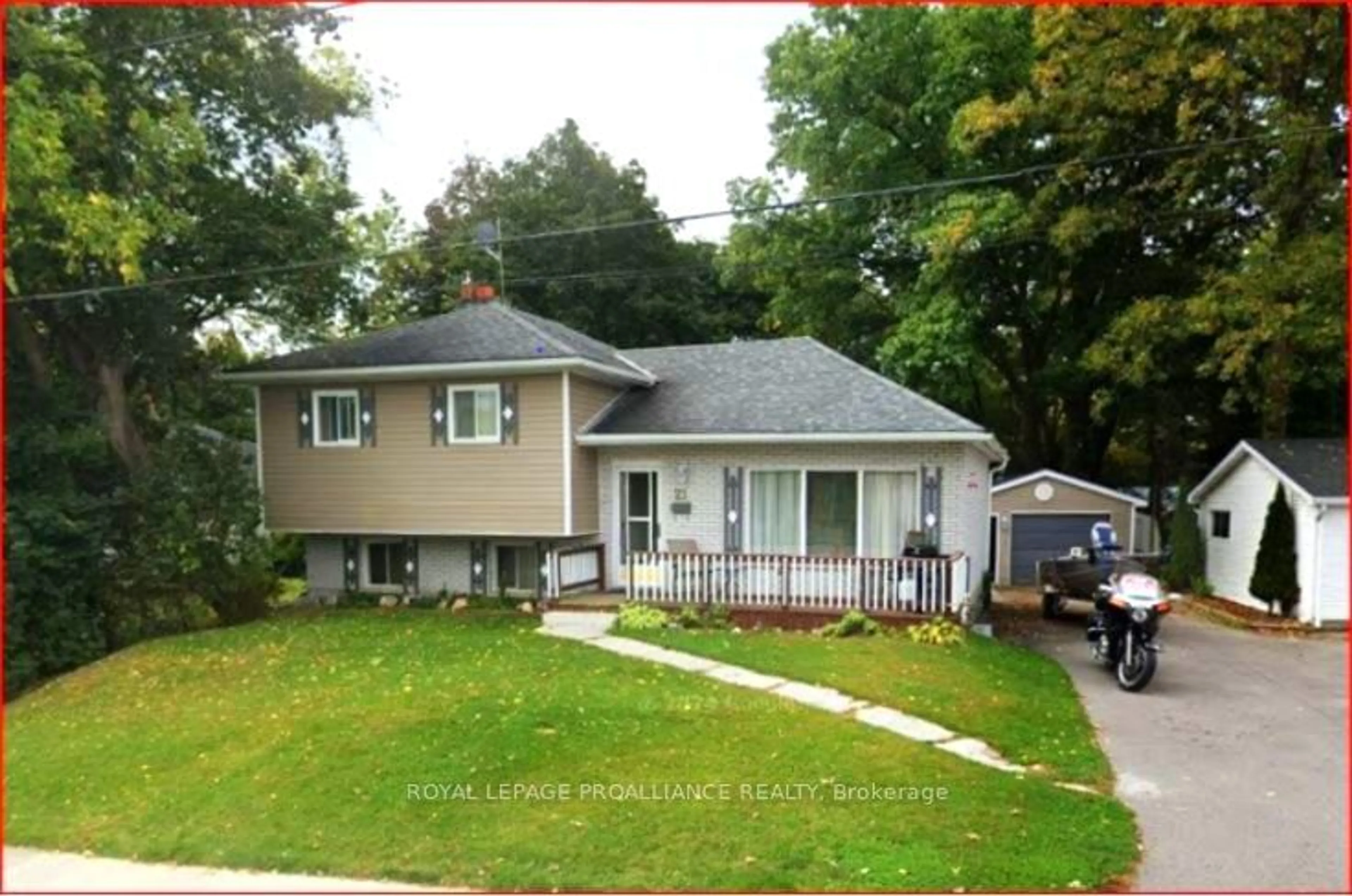 Home with vinyl exterior material, street for 21 Victoria St, Marmora and Lake Ontario K0K 3E0