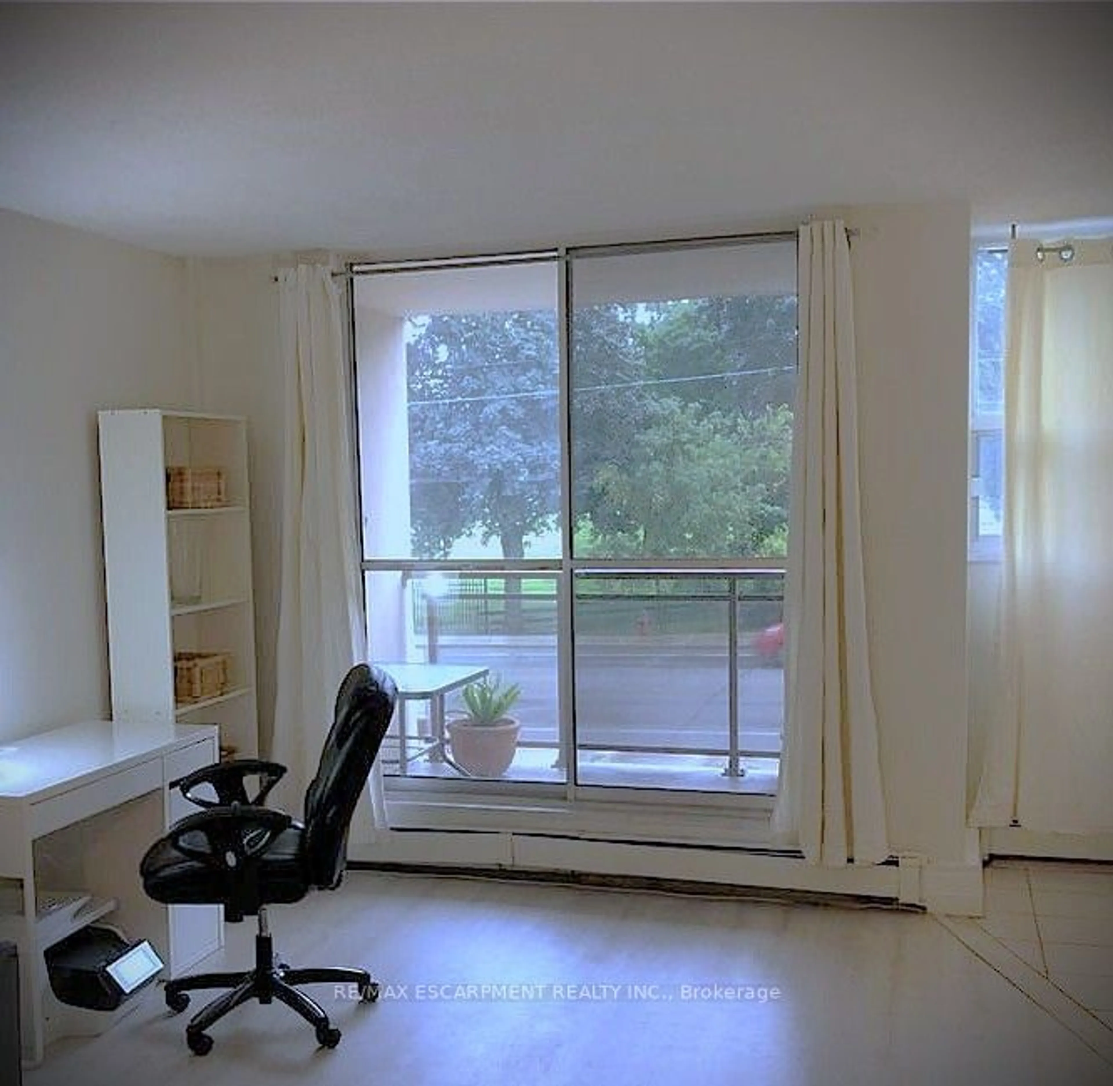 A pic of a room for 1950 Main St #206, Hamilton Ontario L8S 4M9