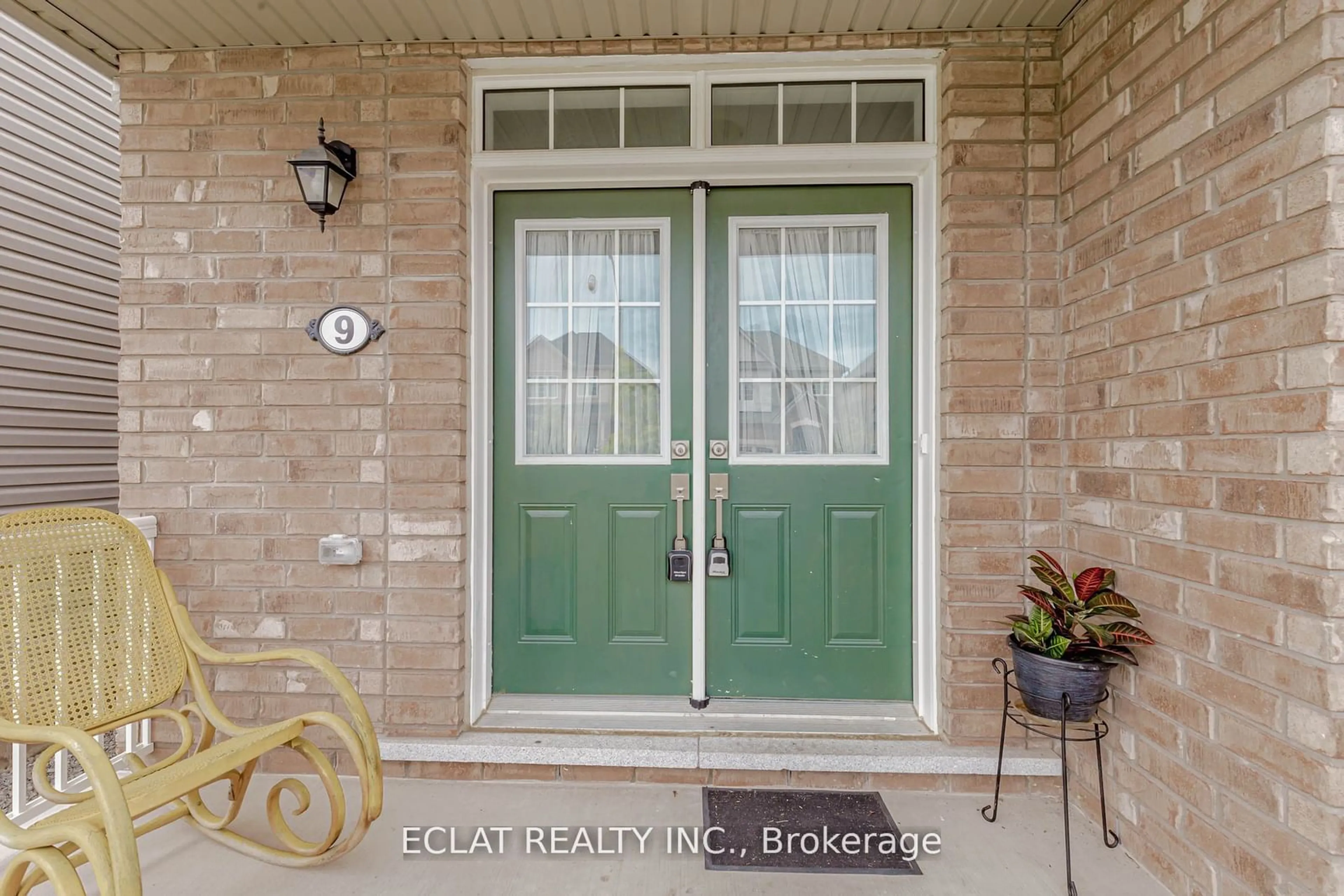 Indoor entryway for 9 Cloy Dr, Thorold Ontario L4B 5N5