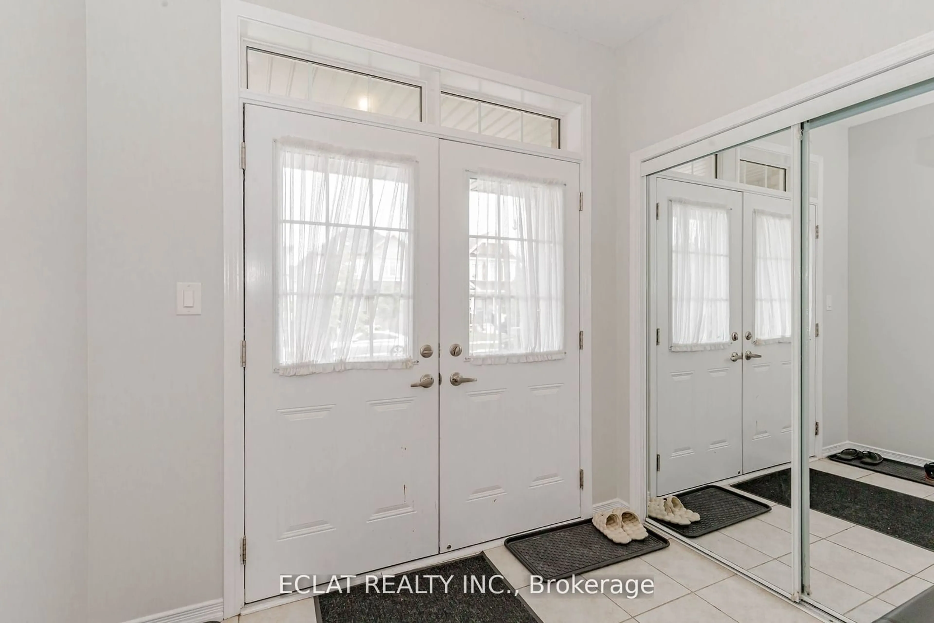 Indoor entryway for 9 Cloy Dr, Thorold Ontario L4B 5N5