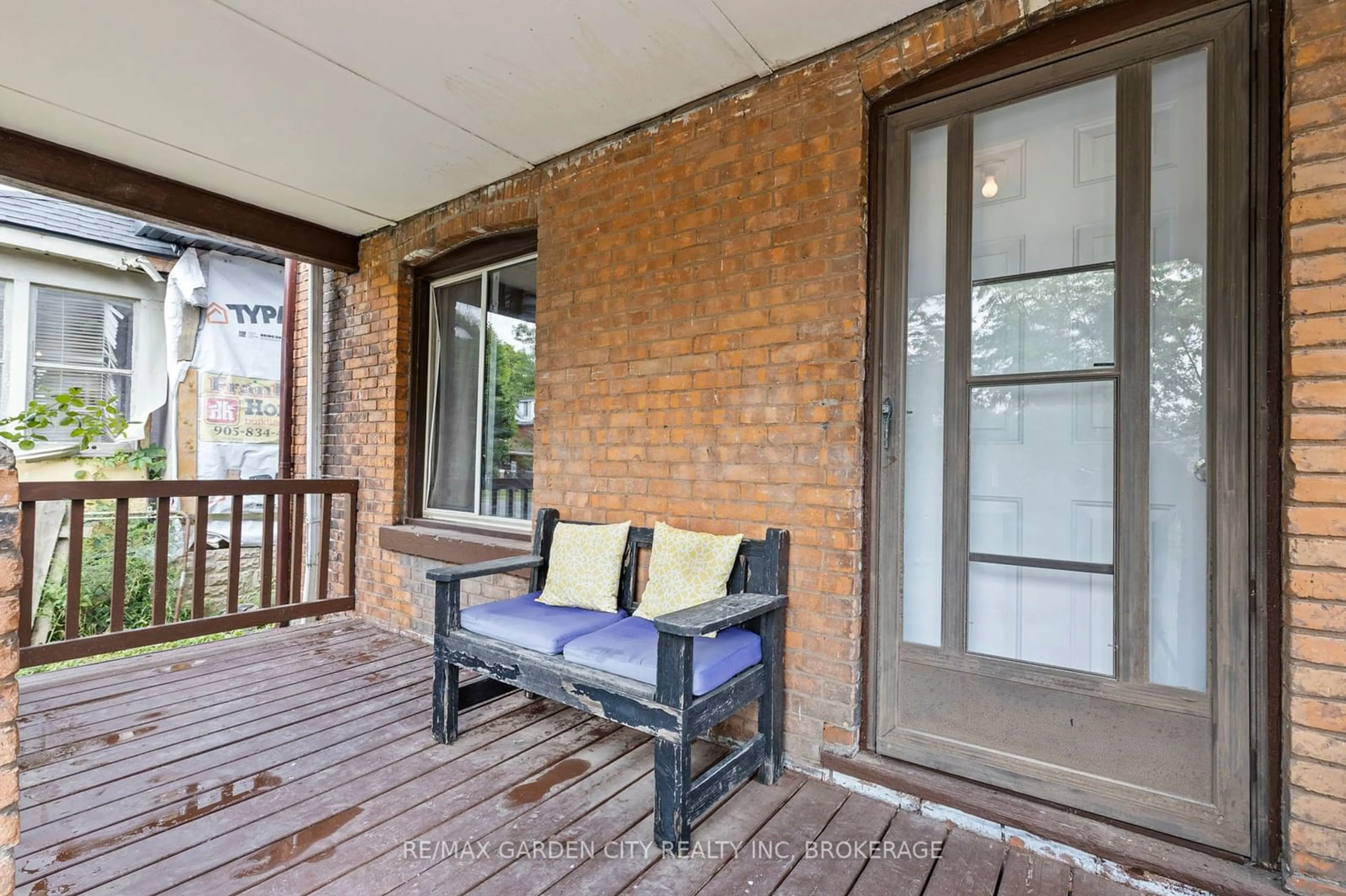 Patio, street for 60 John St, Welland Ontario L3B 3S3