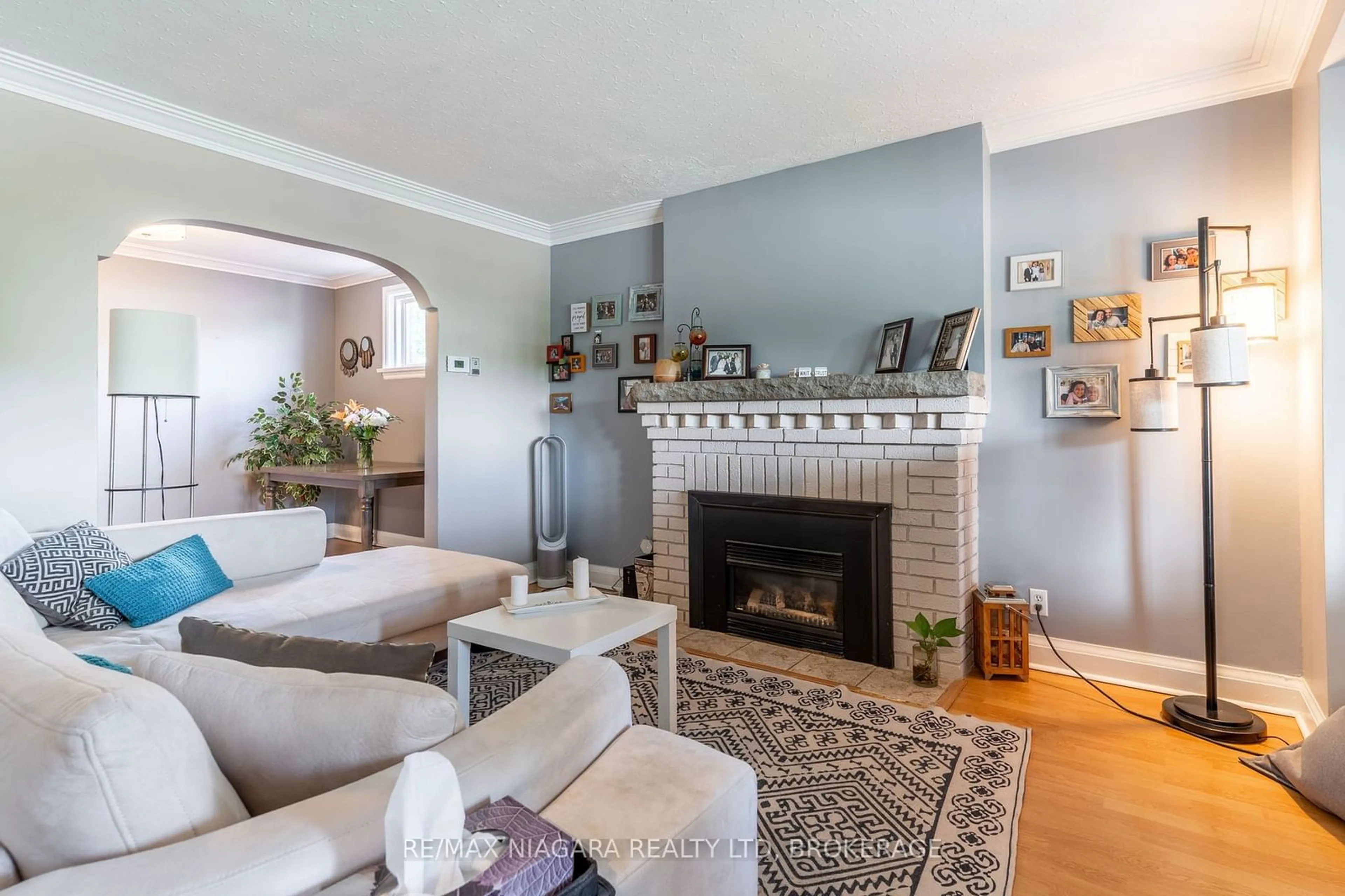 Living room with furniture, unknown for 170 Highland Ave, St. Catharines Ontario L2R 4J6