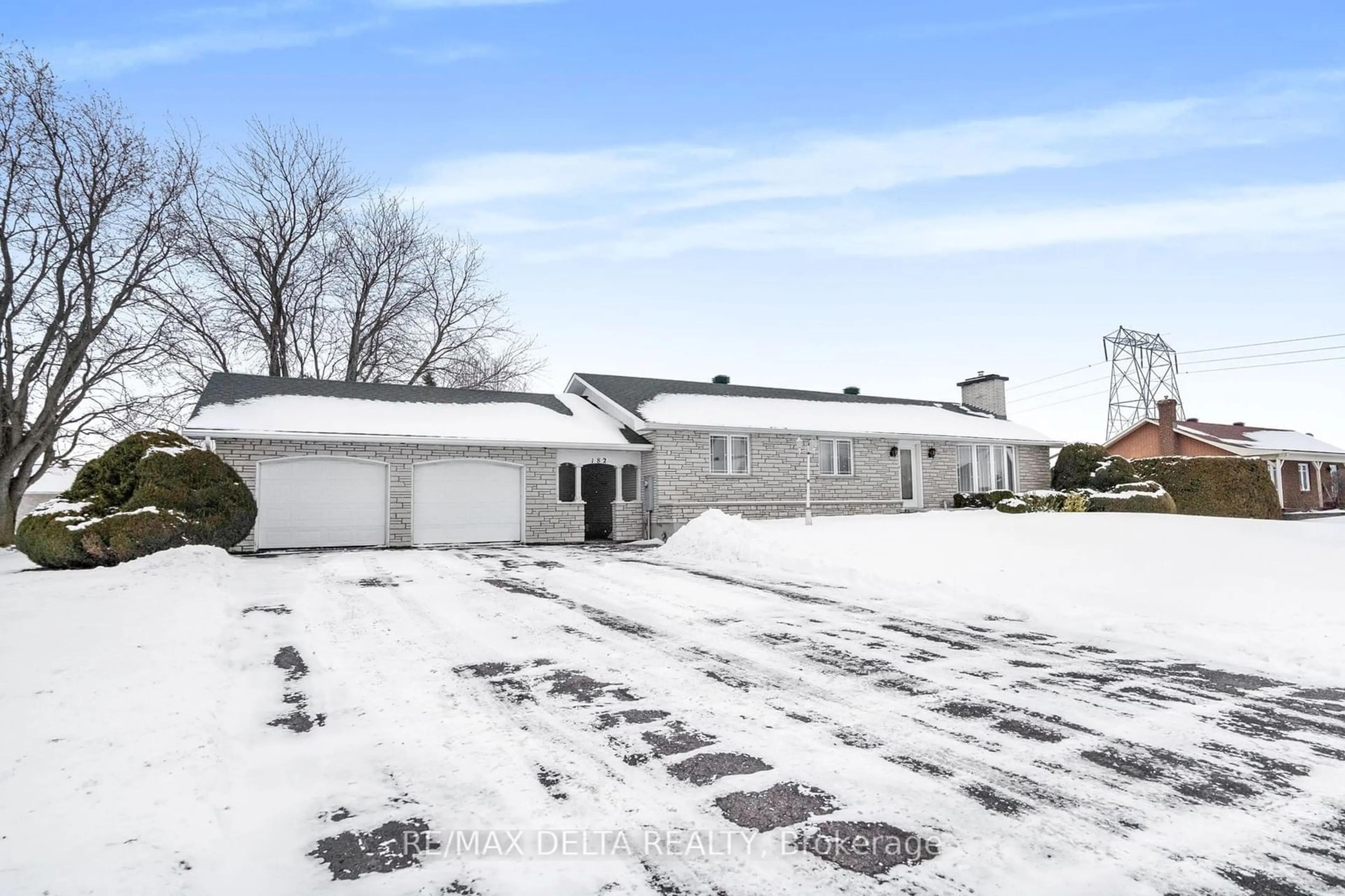 A pic from outside/outdoor area/front of a property/back of a property/a pic from drone, building for 182 Caledonia Rd, The Nation Ontario K0C 2B0