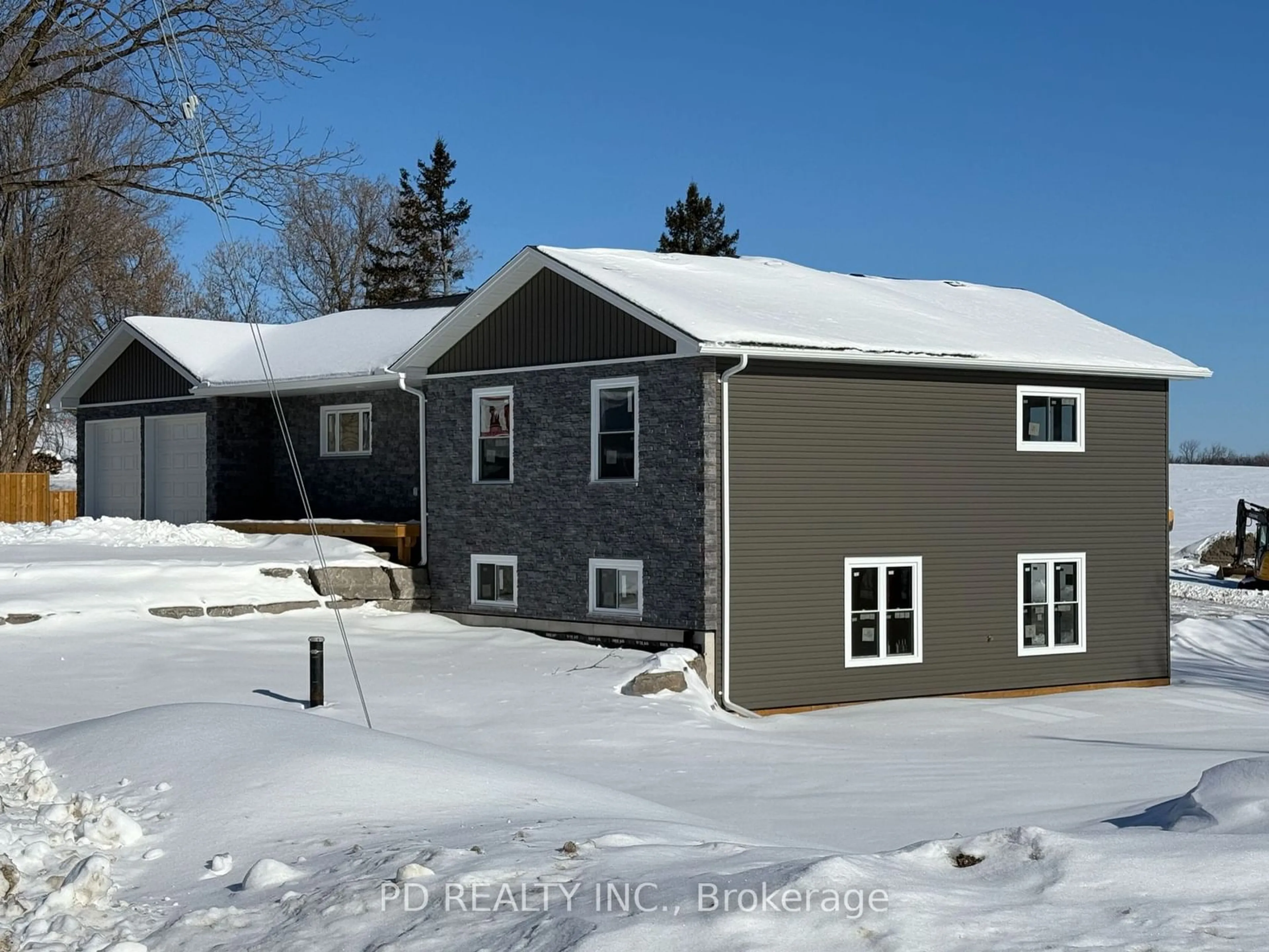 Home with vinyl exterior material, building for 2455 Queen Mary St, Cavan Monaghan Ontario L0A 1C0