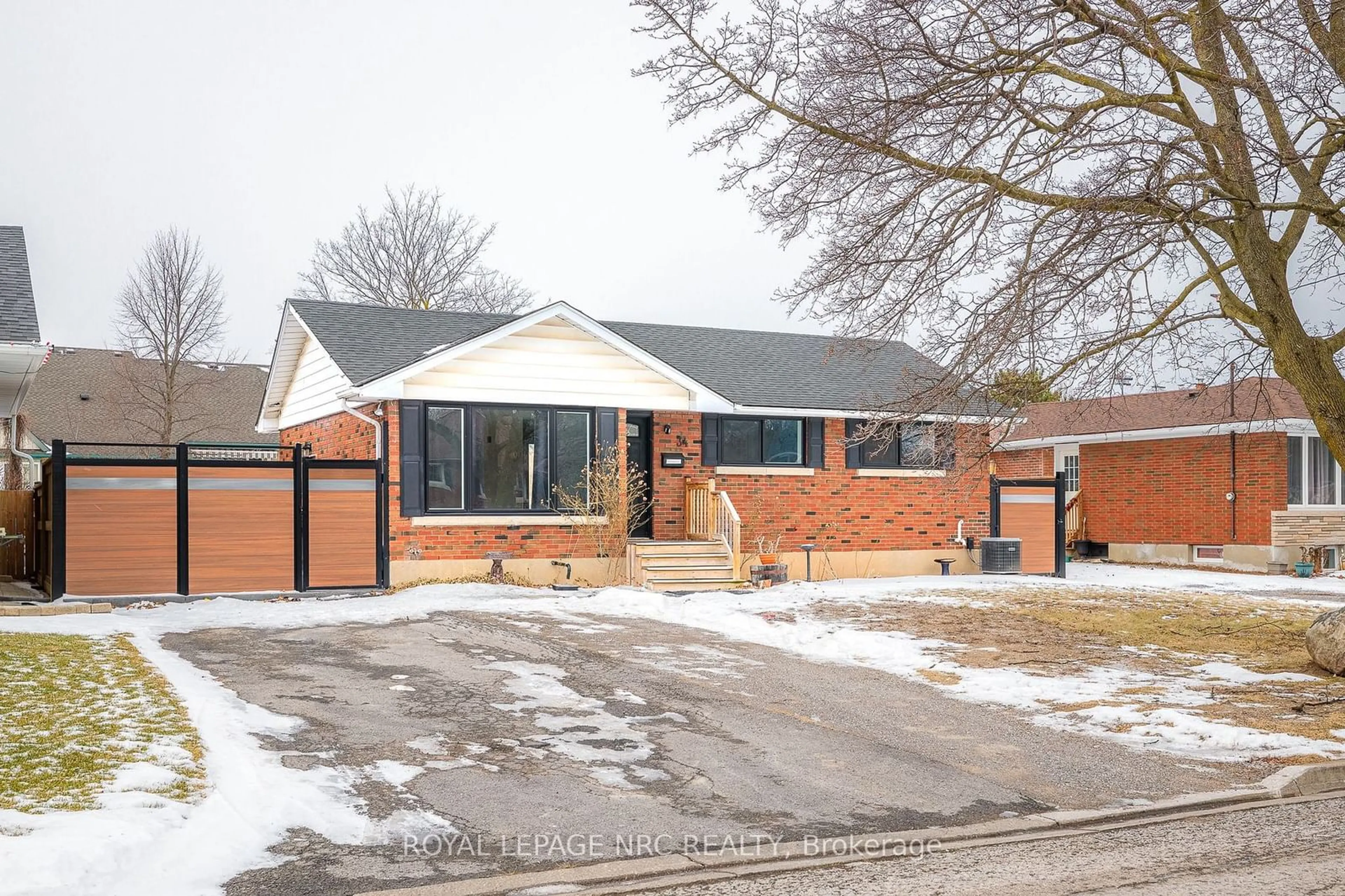 Home with brick exterior material, street for 34 Jacobson Ave, St. Catharines Ontario L2T 2Z7