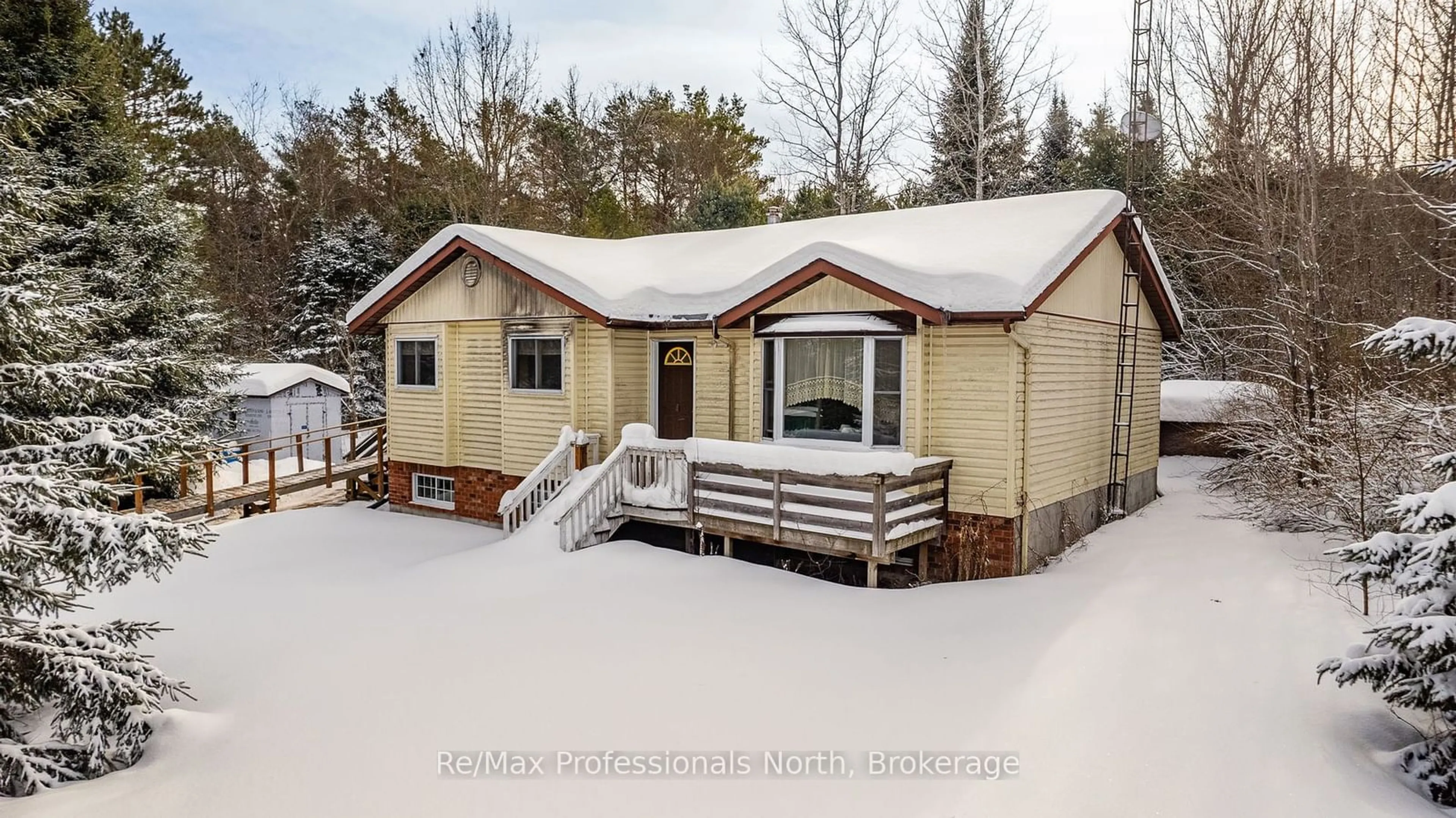 A pic from outside/outdoor area/front of a property/back of a property/a pic from drone, unknown for 9 The Avenue Rd, Kawartha Lakes Ontario K0M 2A0