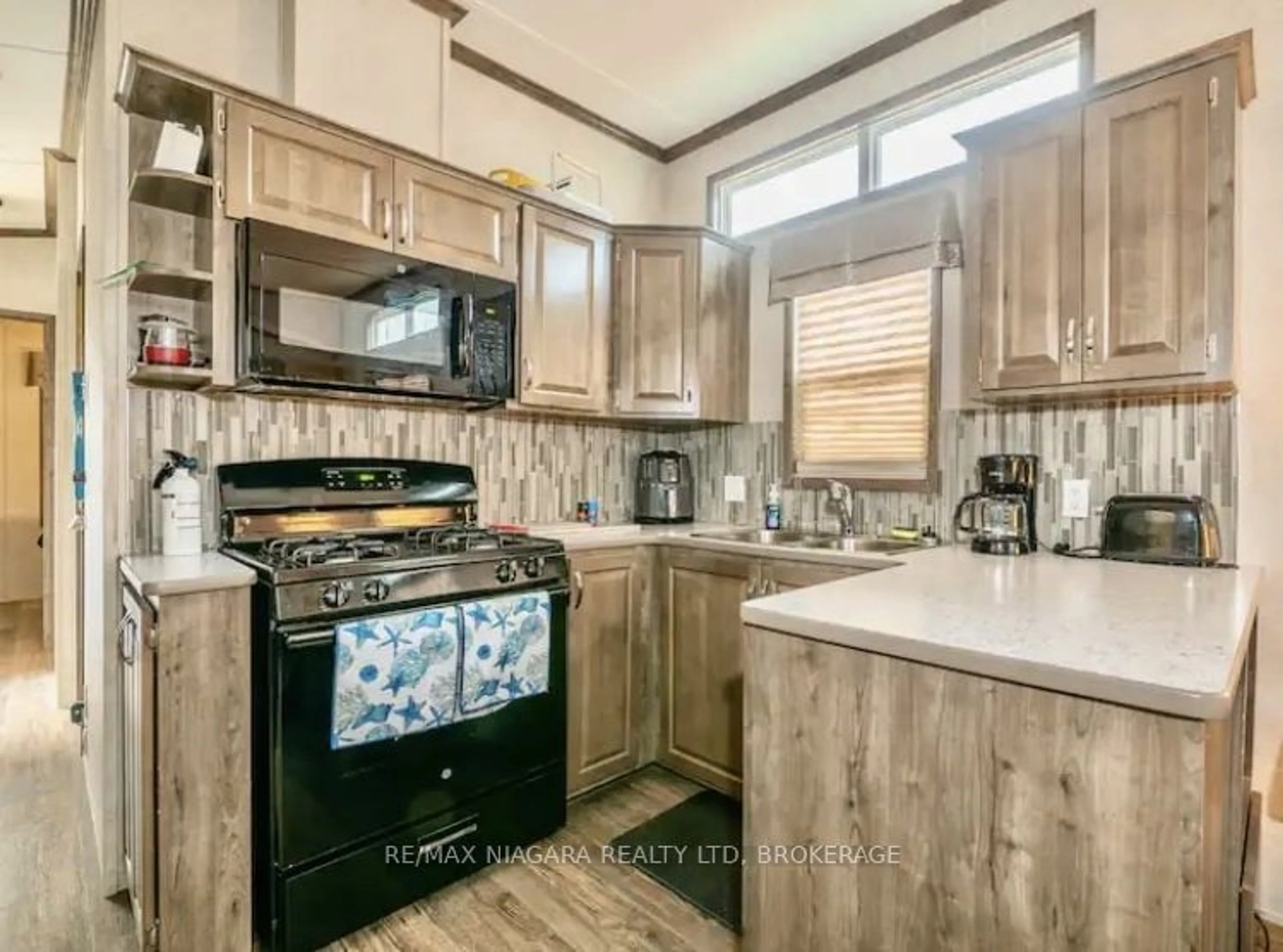 Standard kitchen, unknown for 490 Empire Rd #TUR018, Port Colborne Ontario L0S 1R0