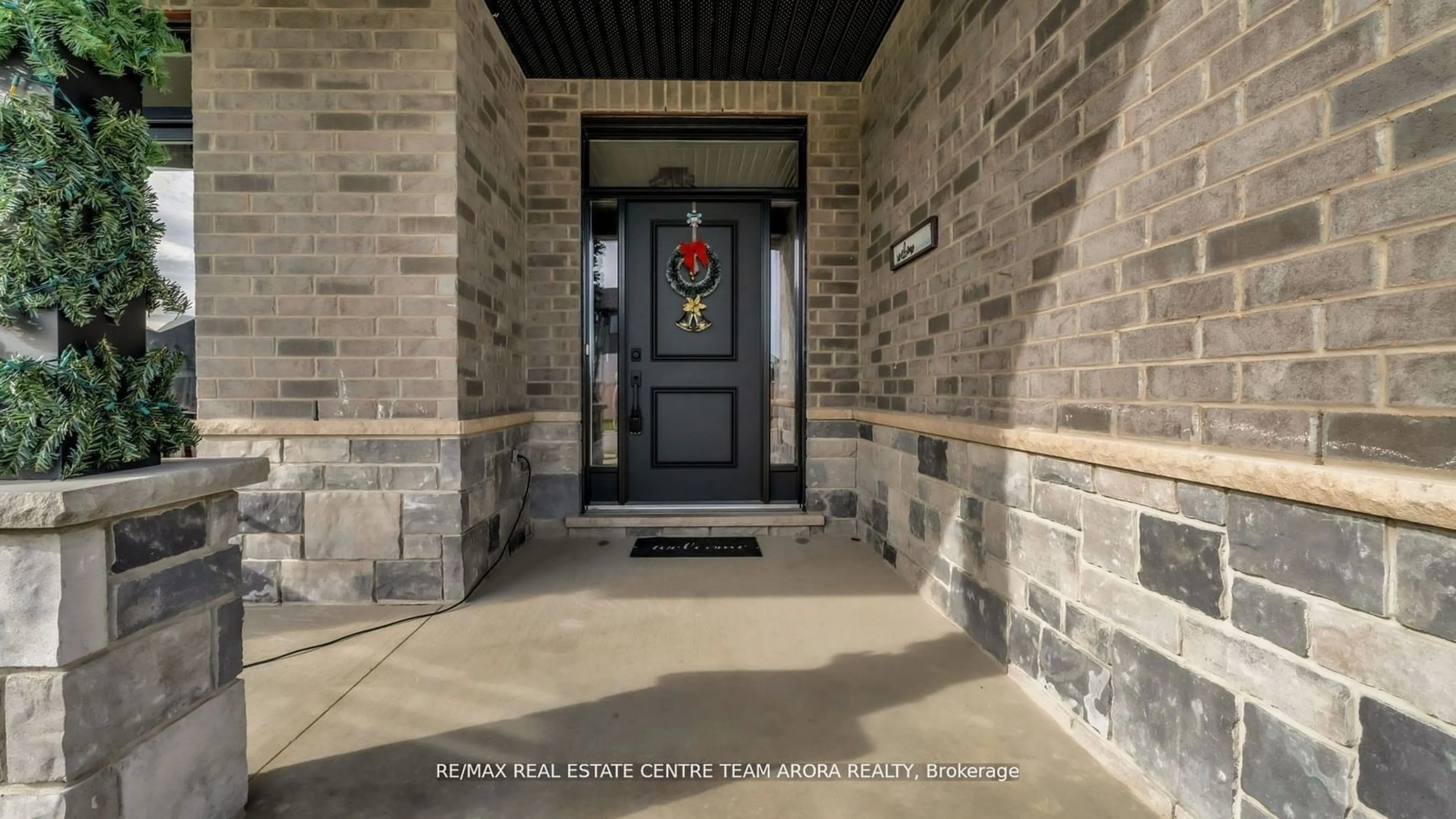 Indoor entryway for 177 Collins Way, Strathroy-Caradoc Ontario N7G 0G2