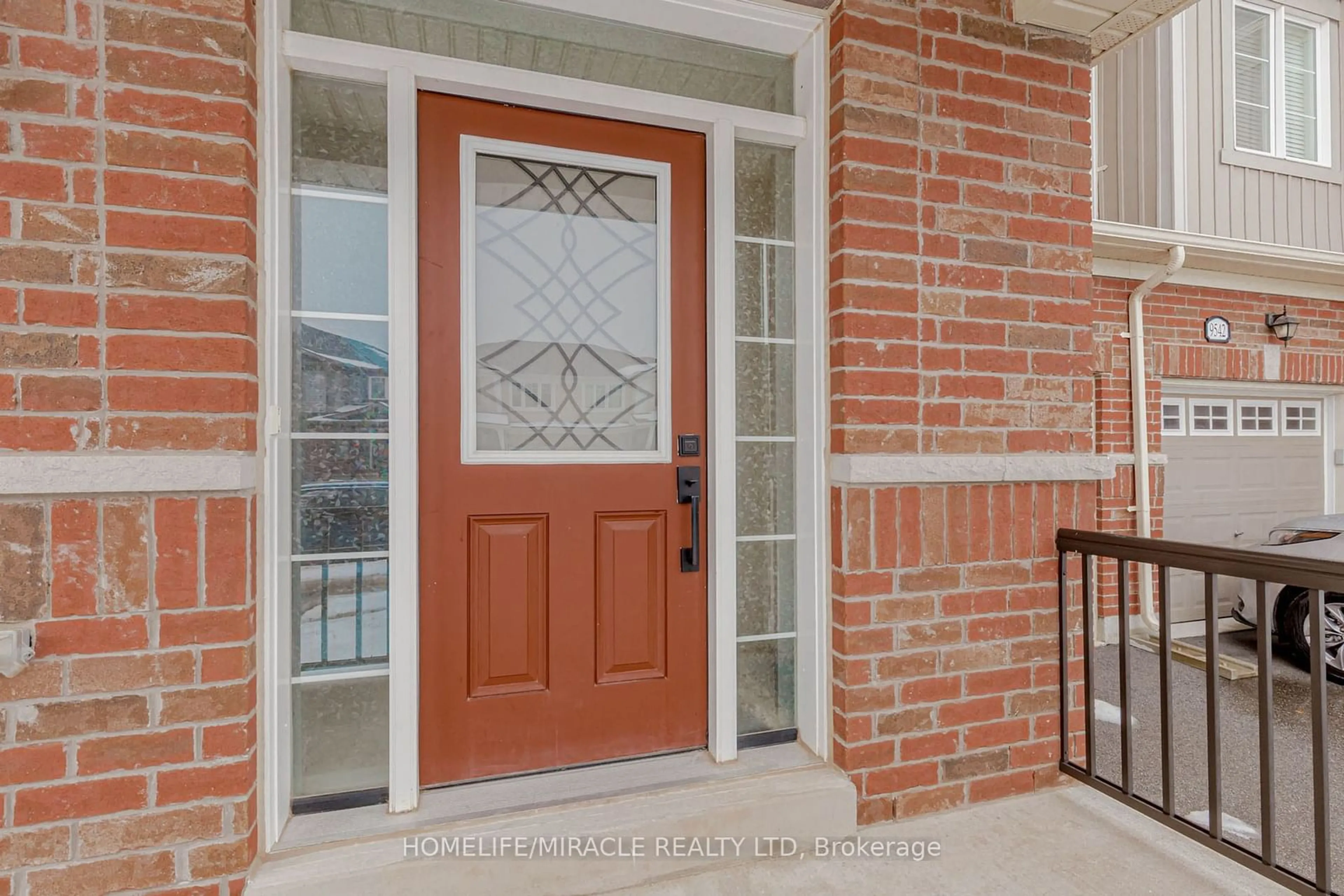 Indoor entryway for 9538 TALLGRASS Ave, Niagara Falls Ontario L2G 0Y2