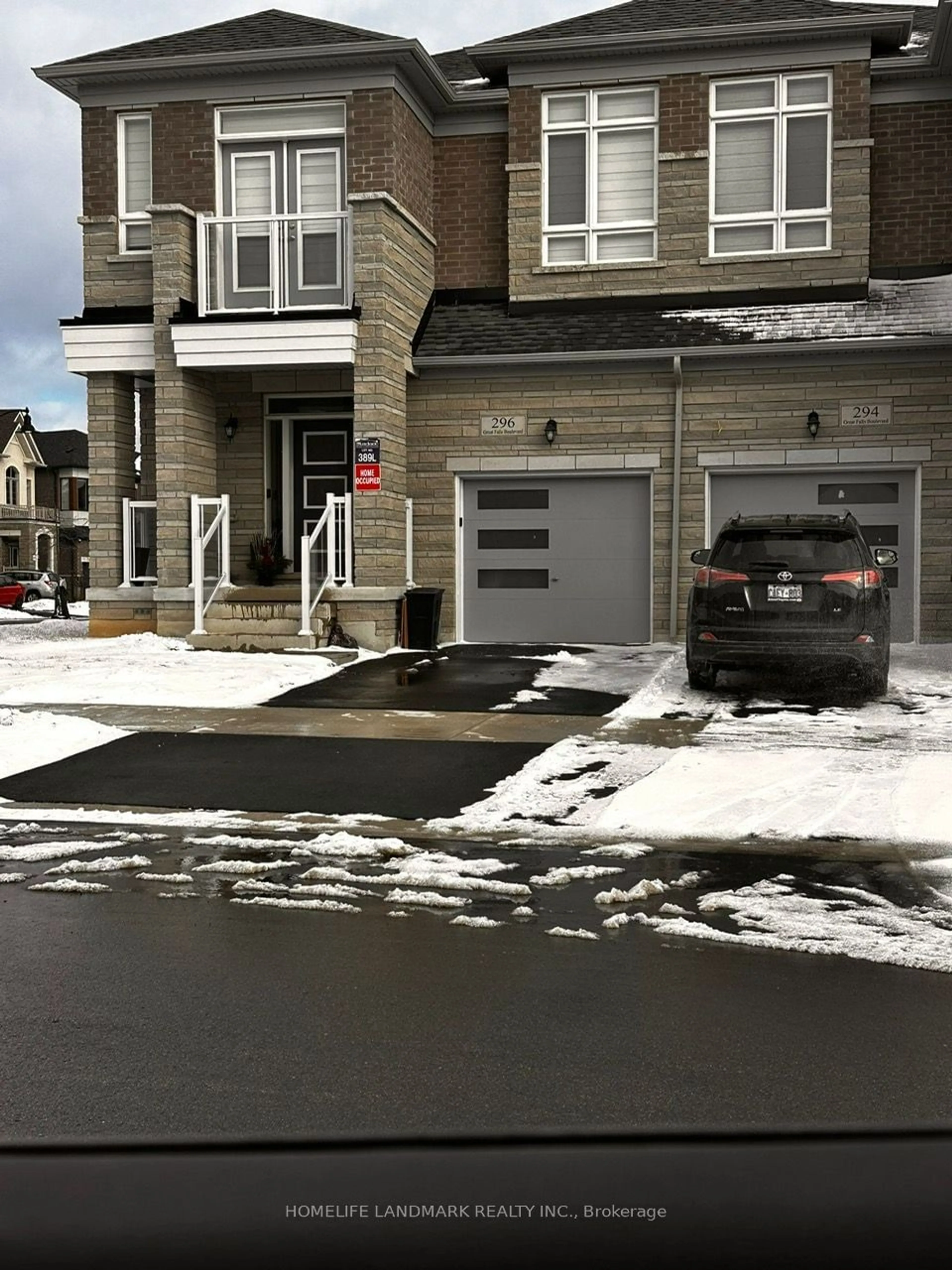 Parking for 296 Great Falls Blvd, Hamilton Ontario L8B 1Z5