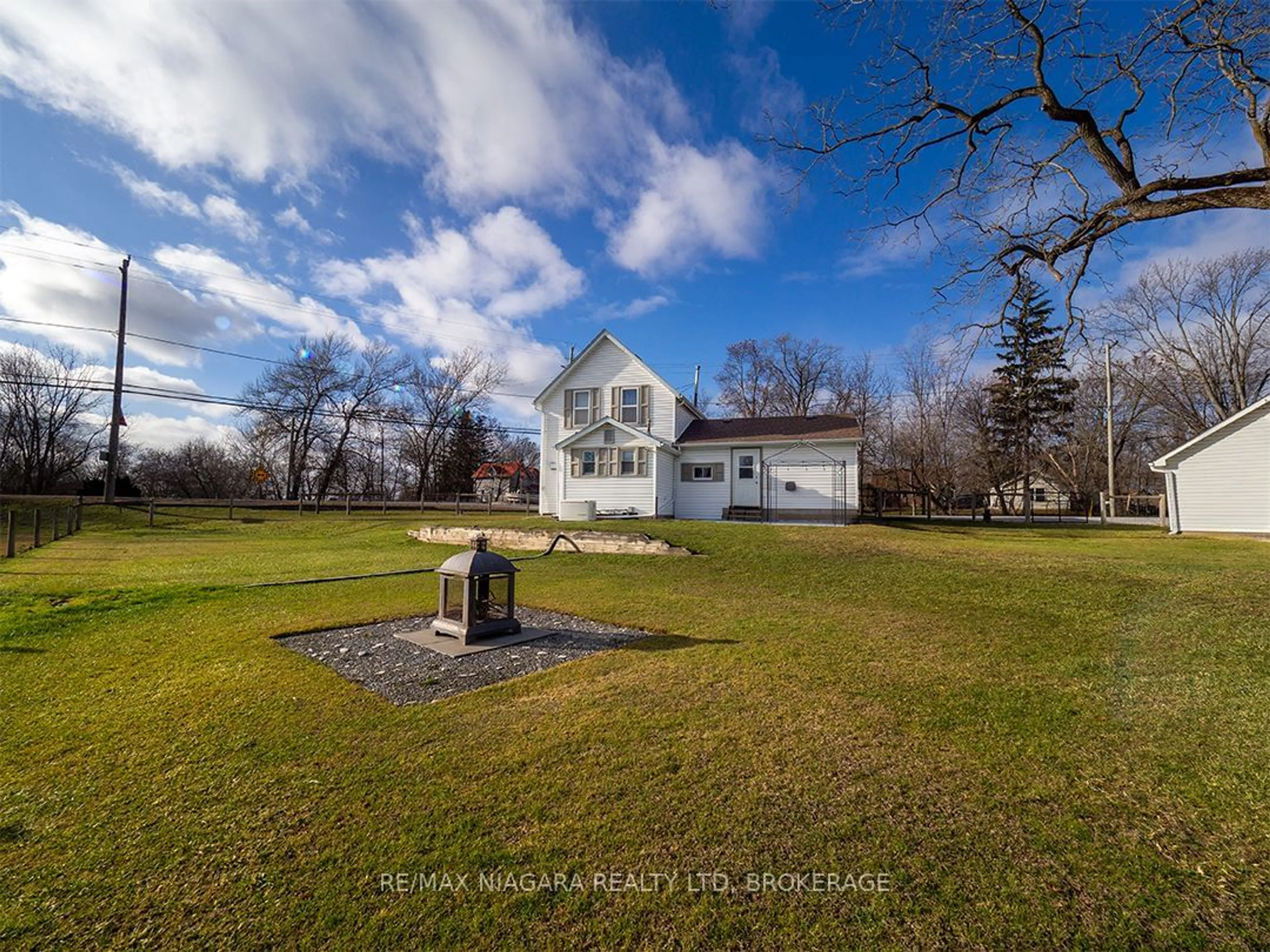 A pic from outside/outdoor area/front of a property/back of a property/a pic from drone, water/lake/river/ocean view for 41701 Mill Race Rd, Wainfleet Ontario L0S 1V0