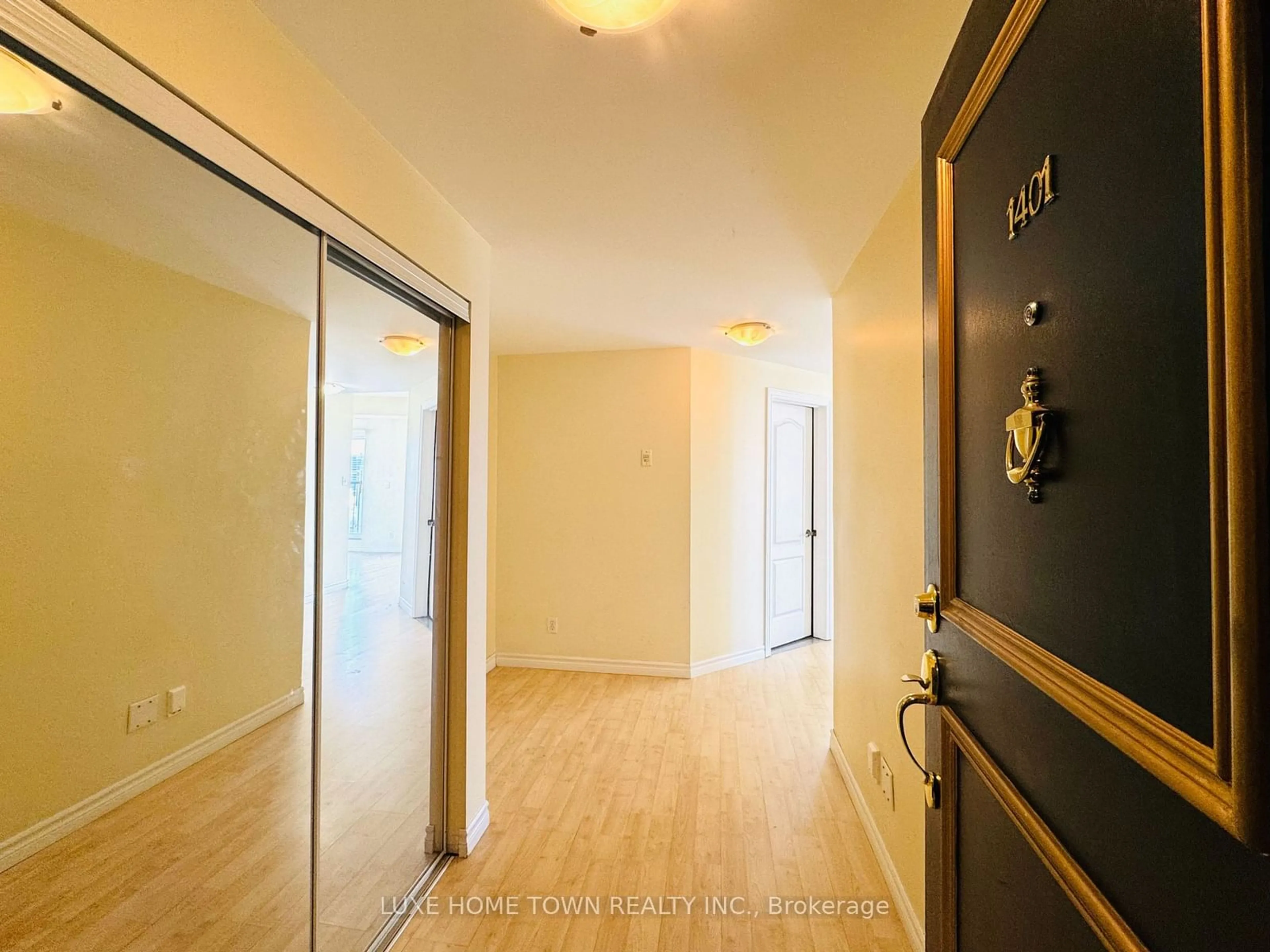 Indoor foyer for 135 James St #1401, Hamilton Ontario L8P 2Z6