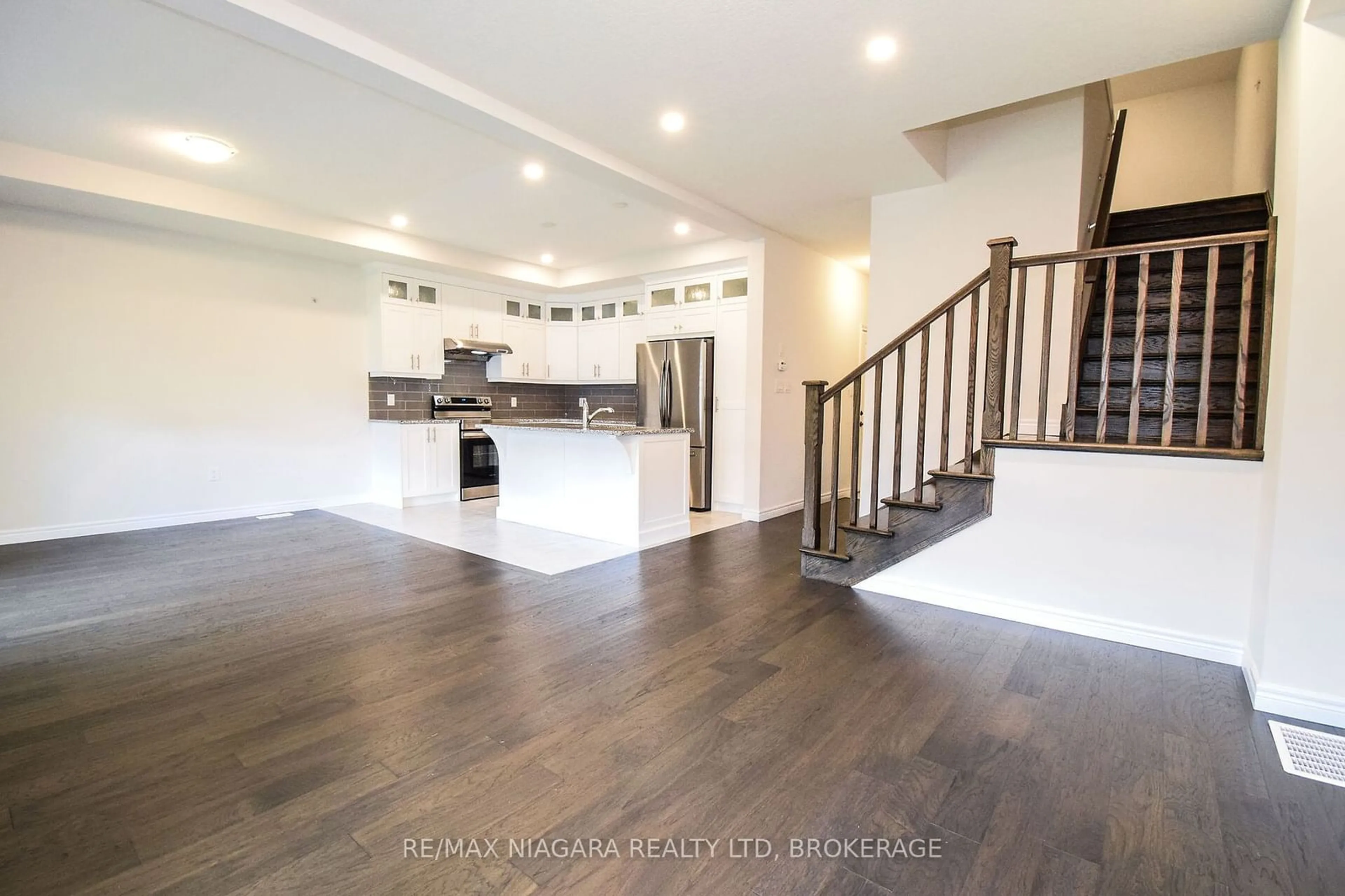 Open concept kitchen, unknown for 24 Alayche Tr, Welland Ontario L3C 6Y2