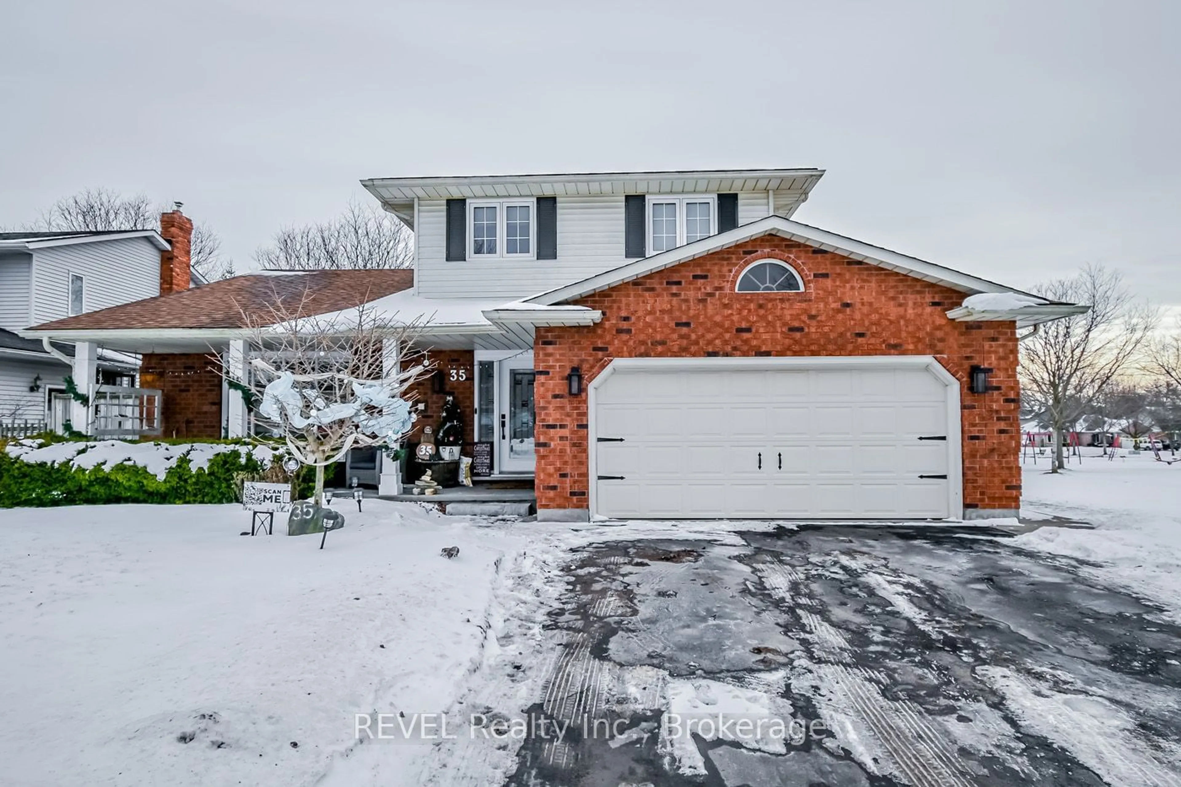 Home with brick exterior material, street for 35 COUNTRYSIDE Dr, Welland Ontario L3C 6Z2