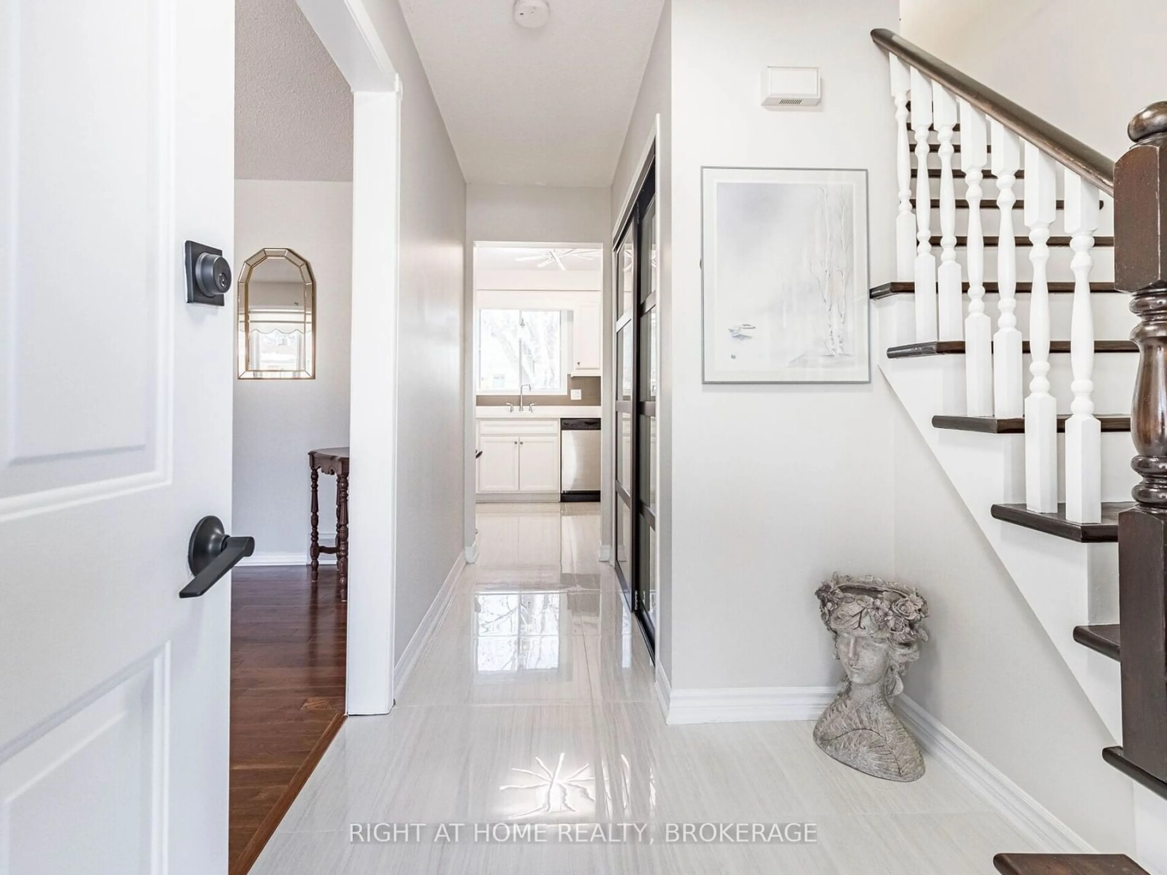 Indoor entryway for 24 The Meadows St, St. Catharines Ontario L2N 7L1