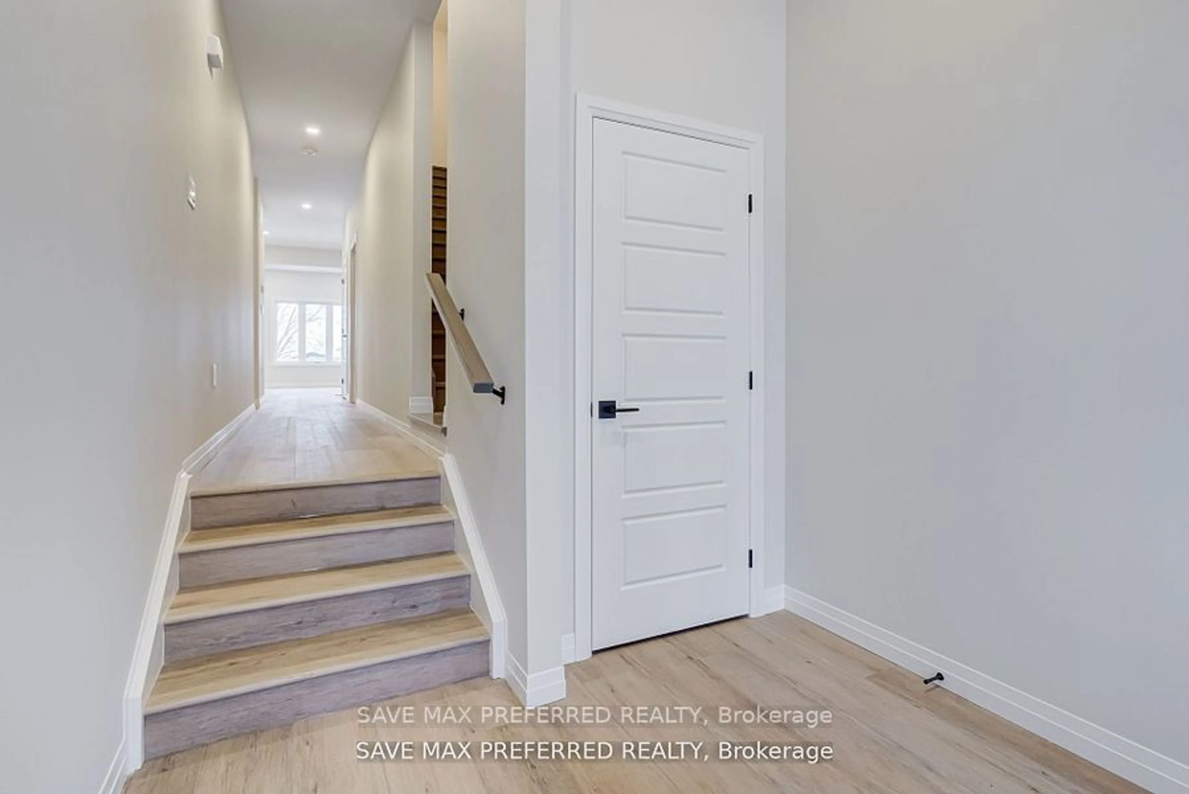 Indoor entryway for 147 Siebert Ave, Kitchener Ontario N2C 2M1