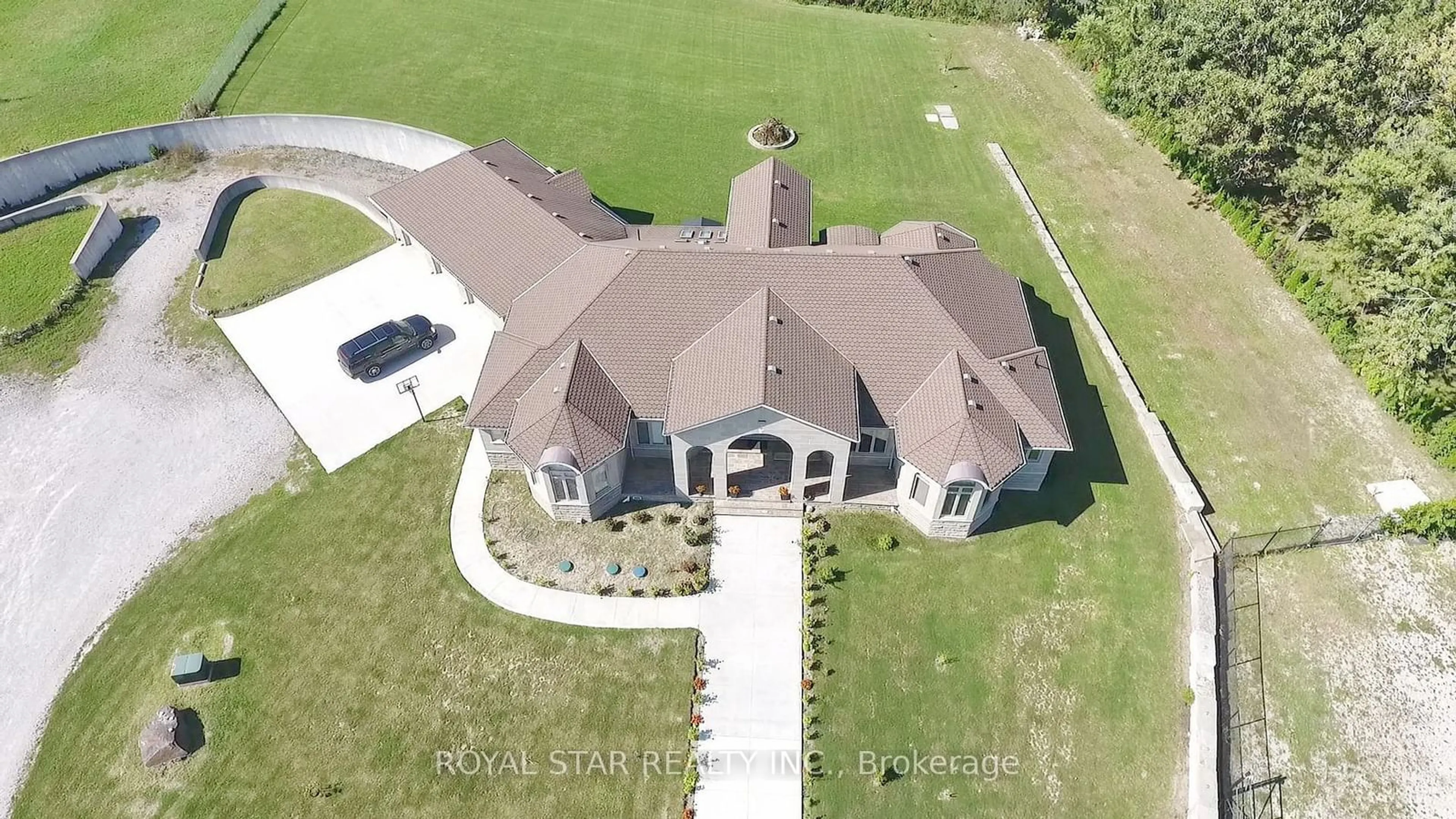 A pic from outside/outdoor area/front of a property/back of a property/a pic from drone, building for 9225 Short Malden Rd, LaSalle Ontario N9H 0K7