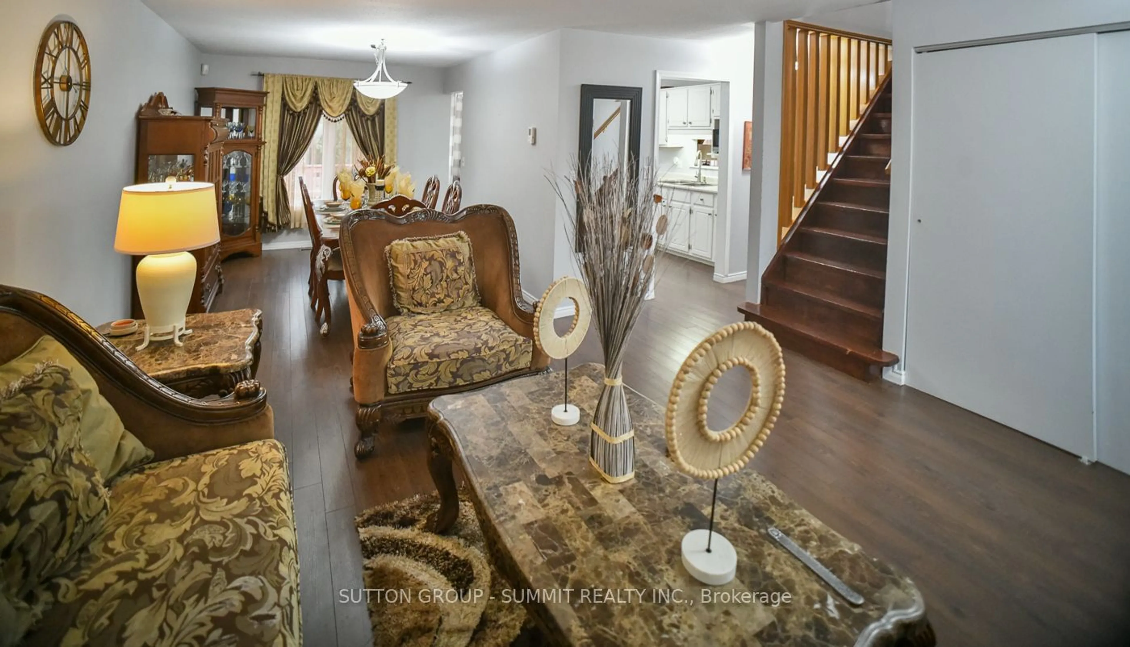 Indoor foyer for 15 Turquoise Crt, Chatham-Kent Ontario N7M 6G8