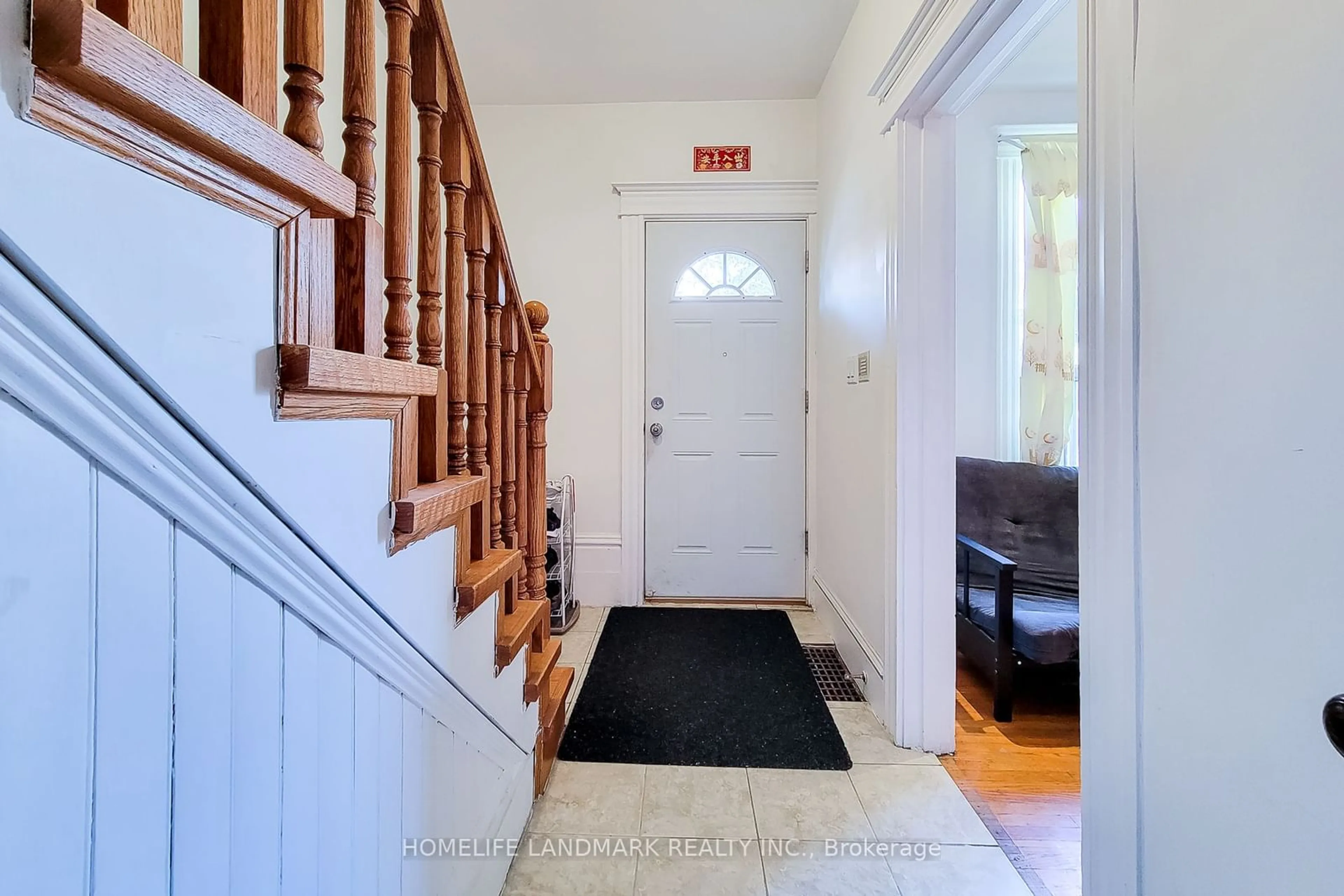 Indoor entryway for 56 Arthur Ave, Hamilton Ontario L8L 6C5