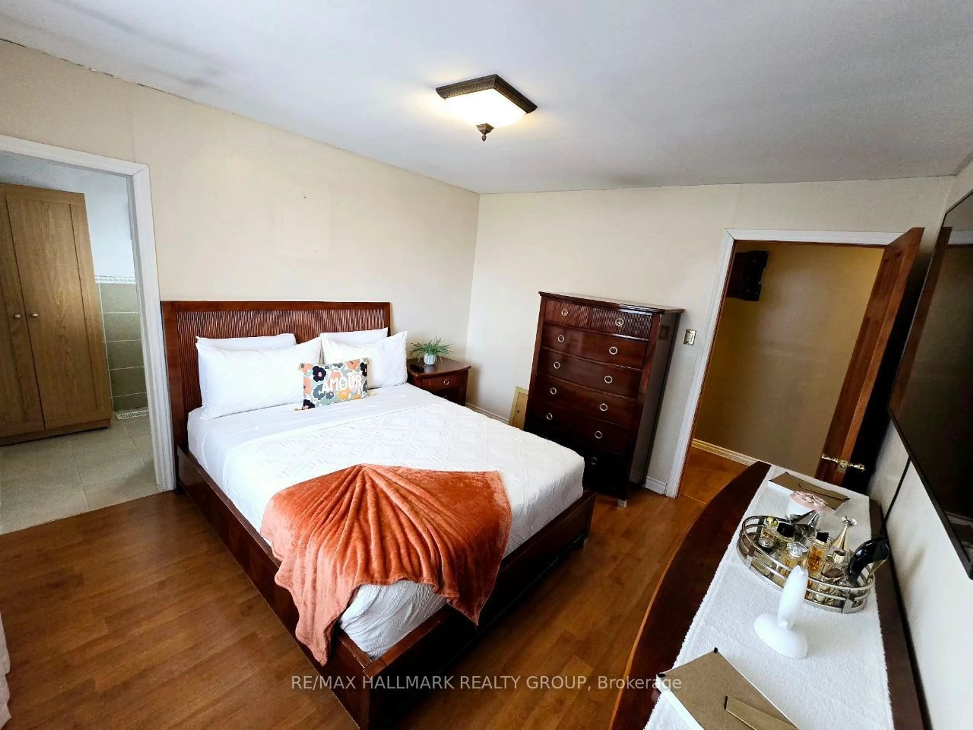 A pic of a room for 1196 Rainbow St, Ottawa Ontario K1J 6X9