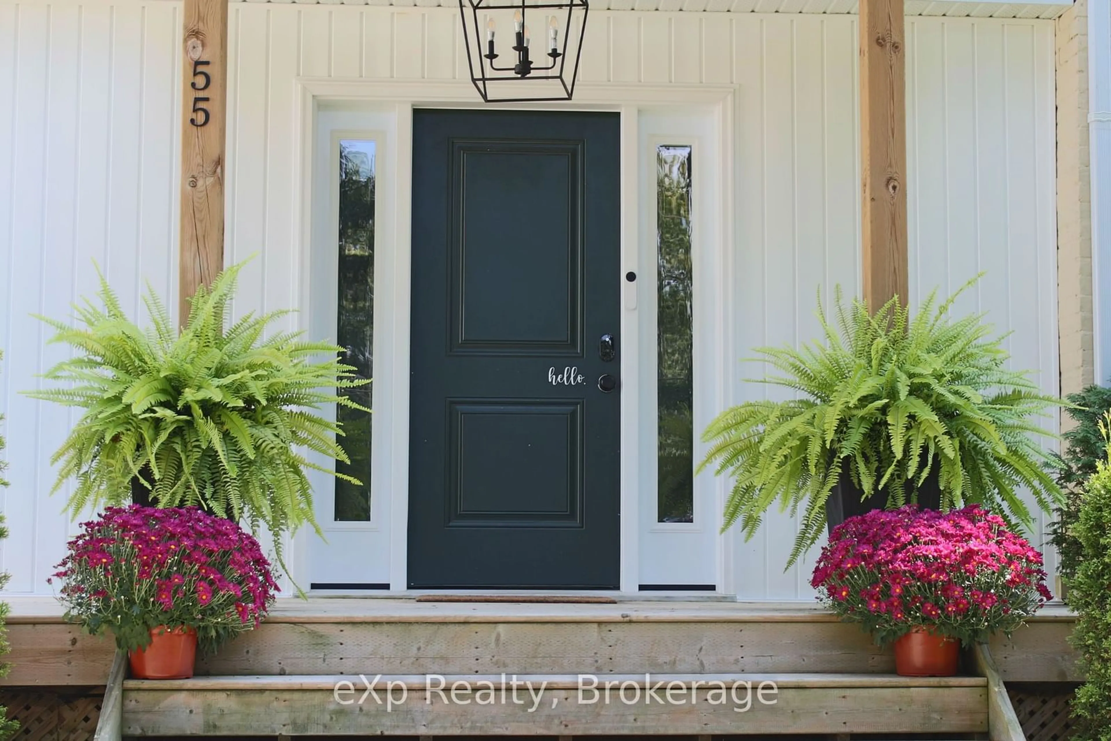 Indoor entryway for 55 McGivern St, Brockton Ontario N0G 2V0