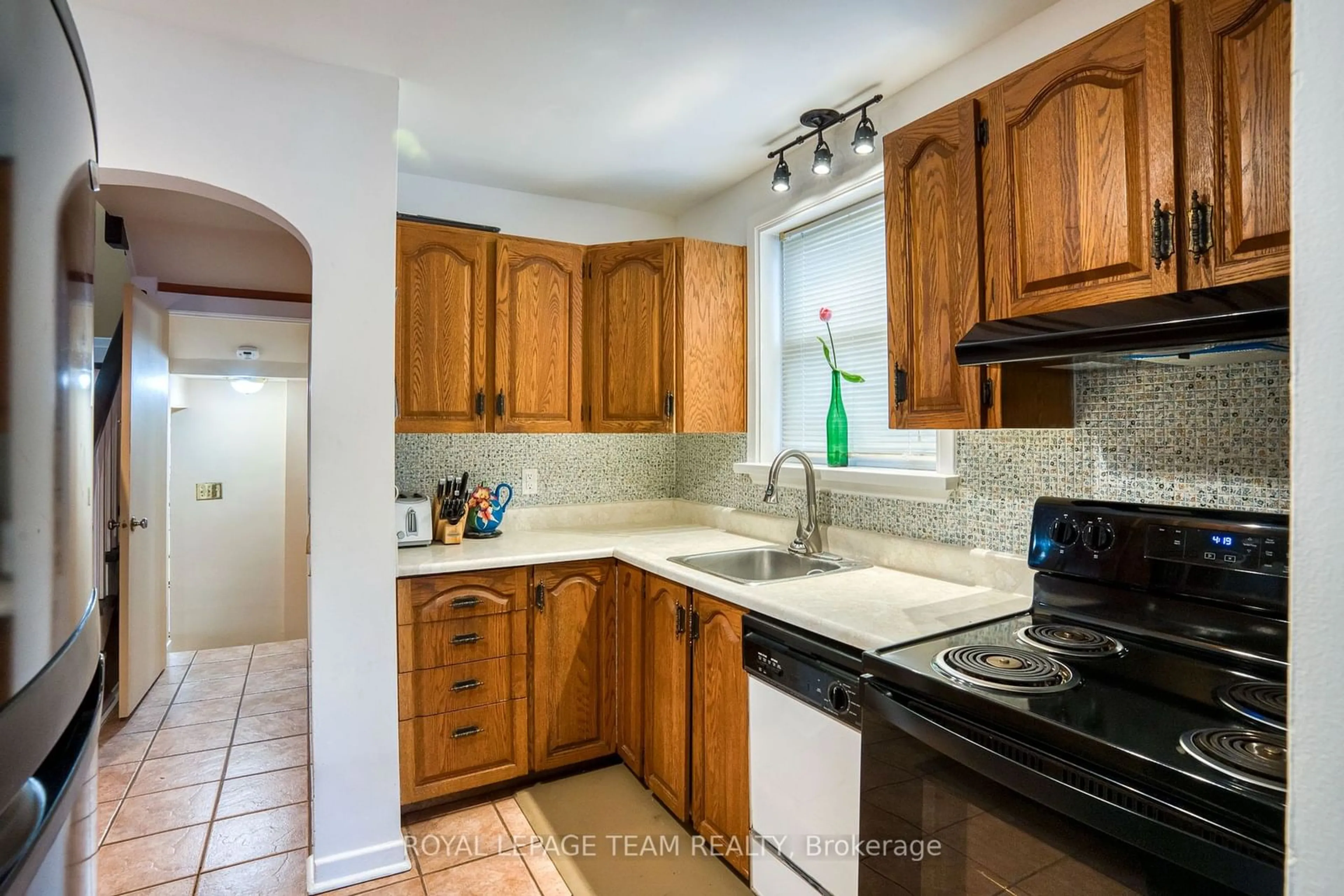 Standard kitchen, ceramic/tile floor for 152 WILSON St, Mississippi Mills Ontario K0A 1A0