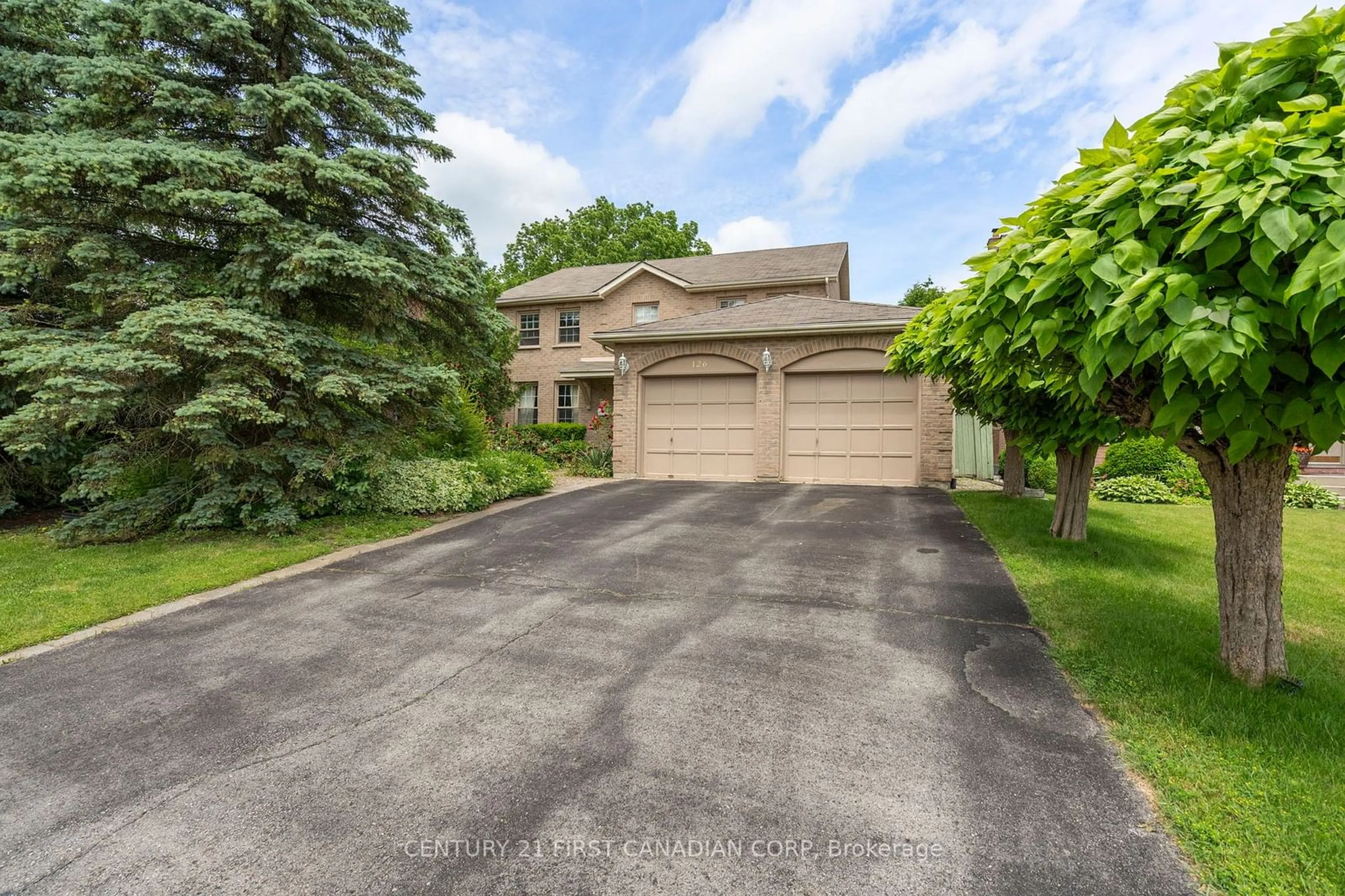 A pic from outside/outdoor area/front of a property/back of a property/a pic from drone, street for 126 St Bees Crt, London Ontario N6G 4C1