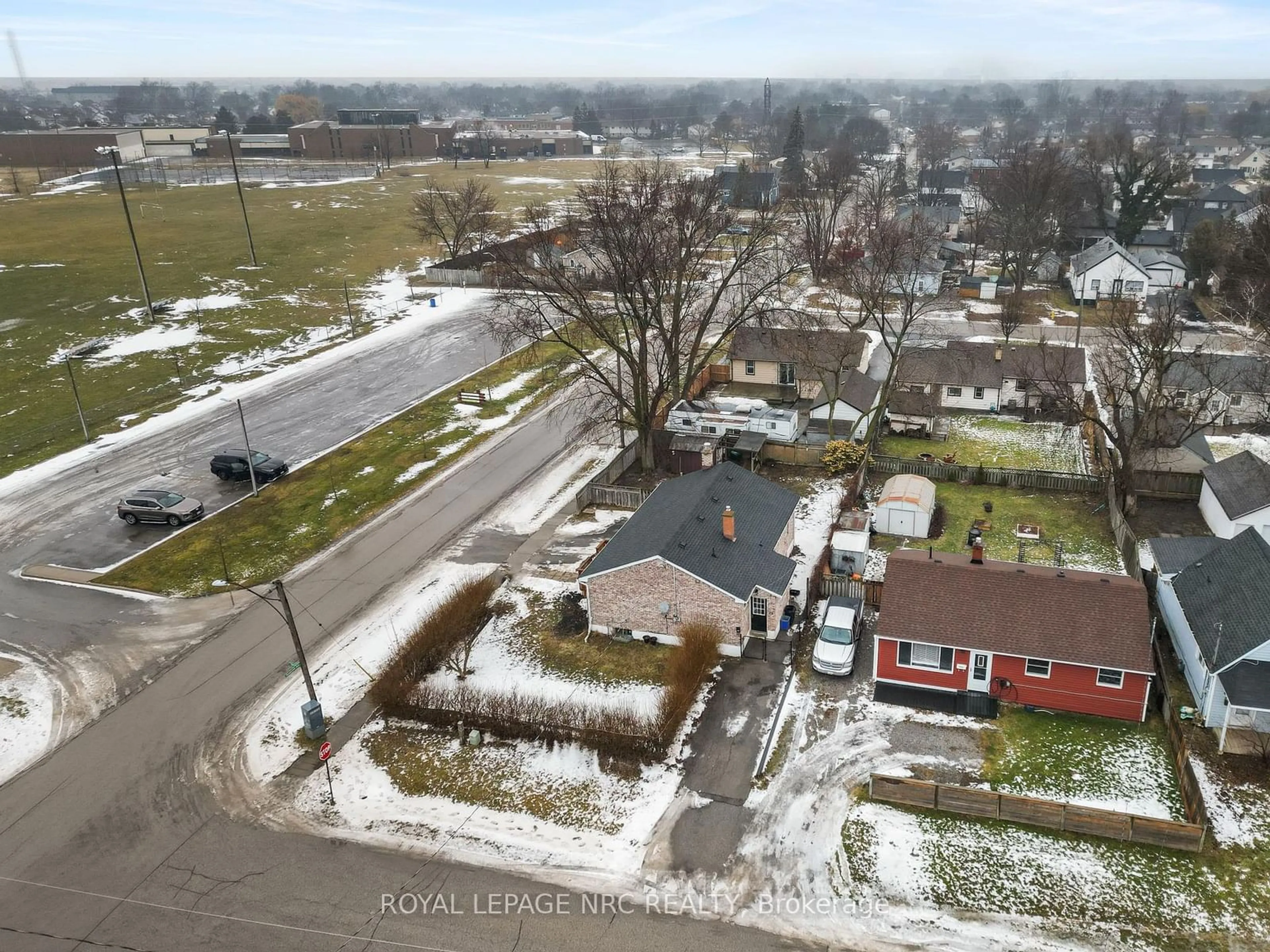 A pic from outside/outdoor area/front of a property/back of a property/a pic from drone, street for 79 Powerview Ave, St. Catharines Ontario L2S 1W5