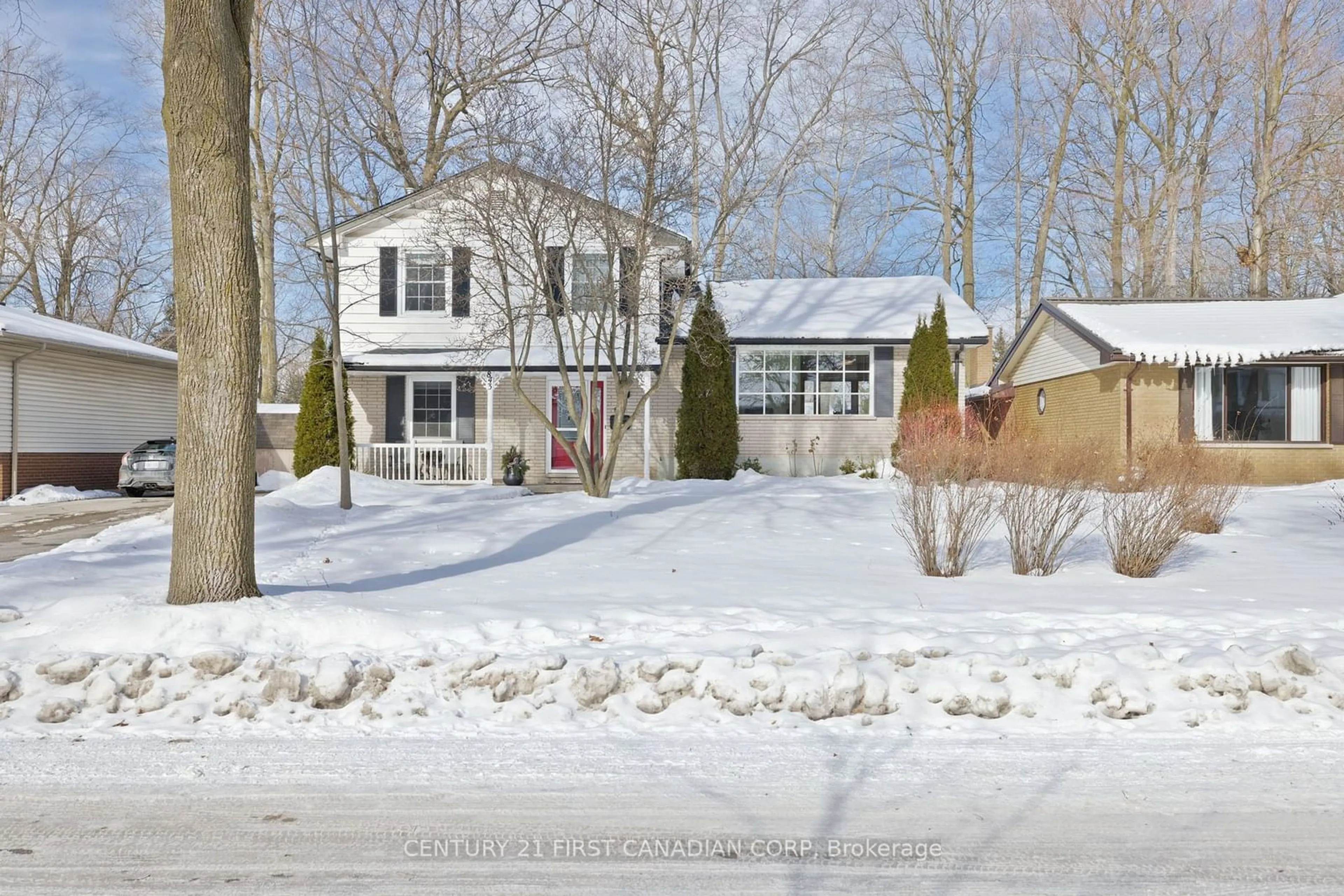 Home with vinyl exterior material, street for 843 Westbury Cres, London Ontario N6J 3C8