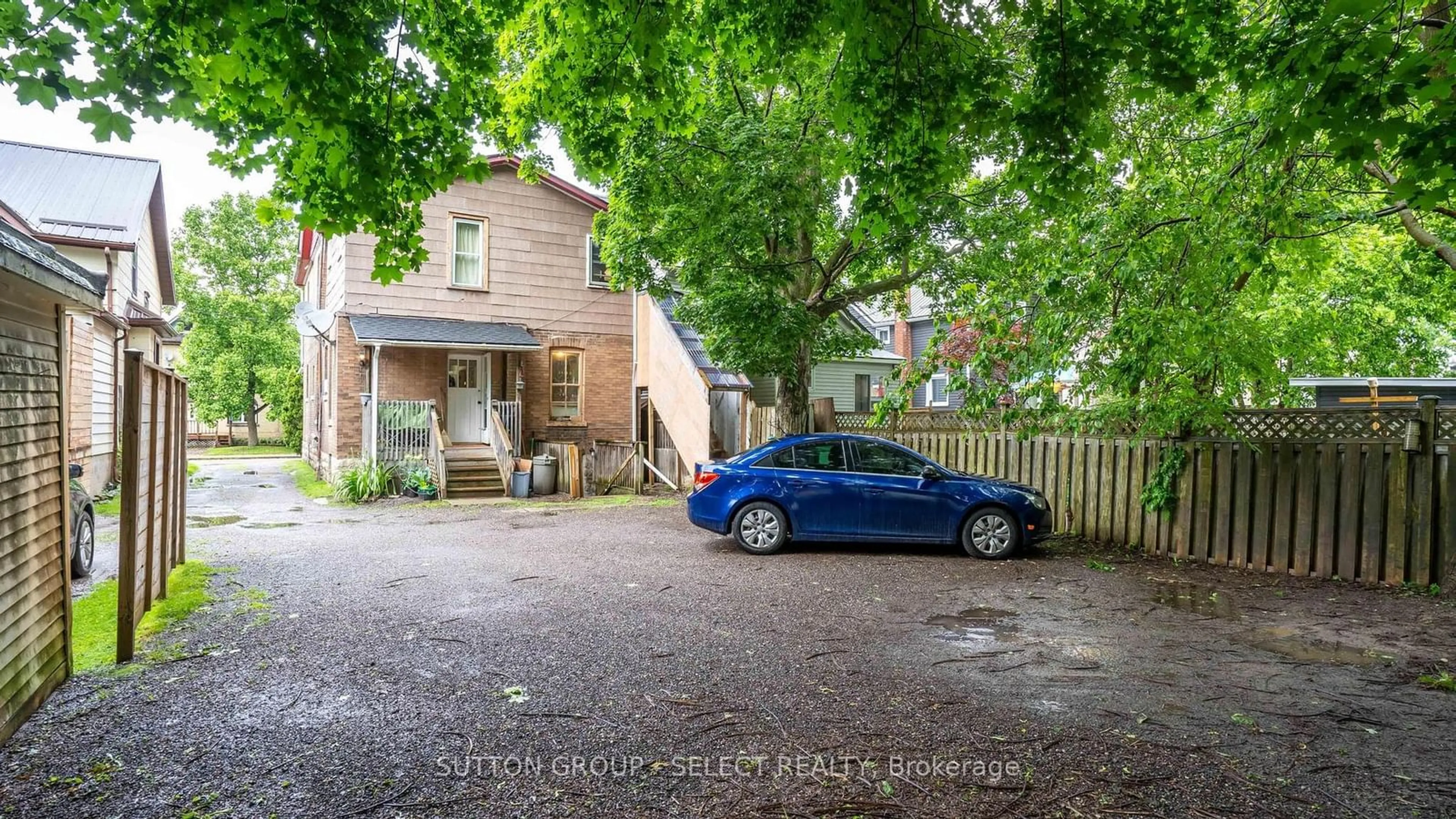 A pic from outside/outdoor area/front of a property/back of a property/a pic from drone, street for 48.5 Mitchell St, St. Thomas Ontario N5R 2T9