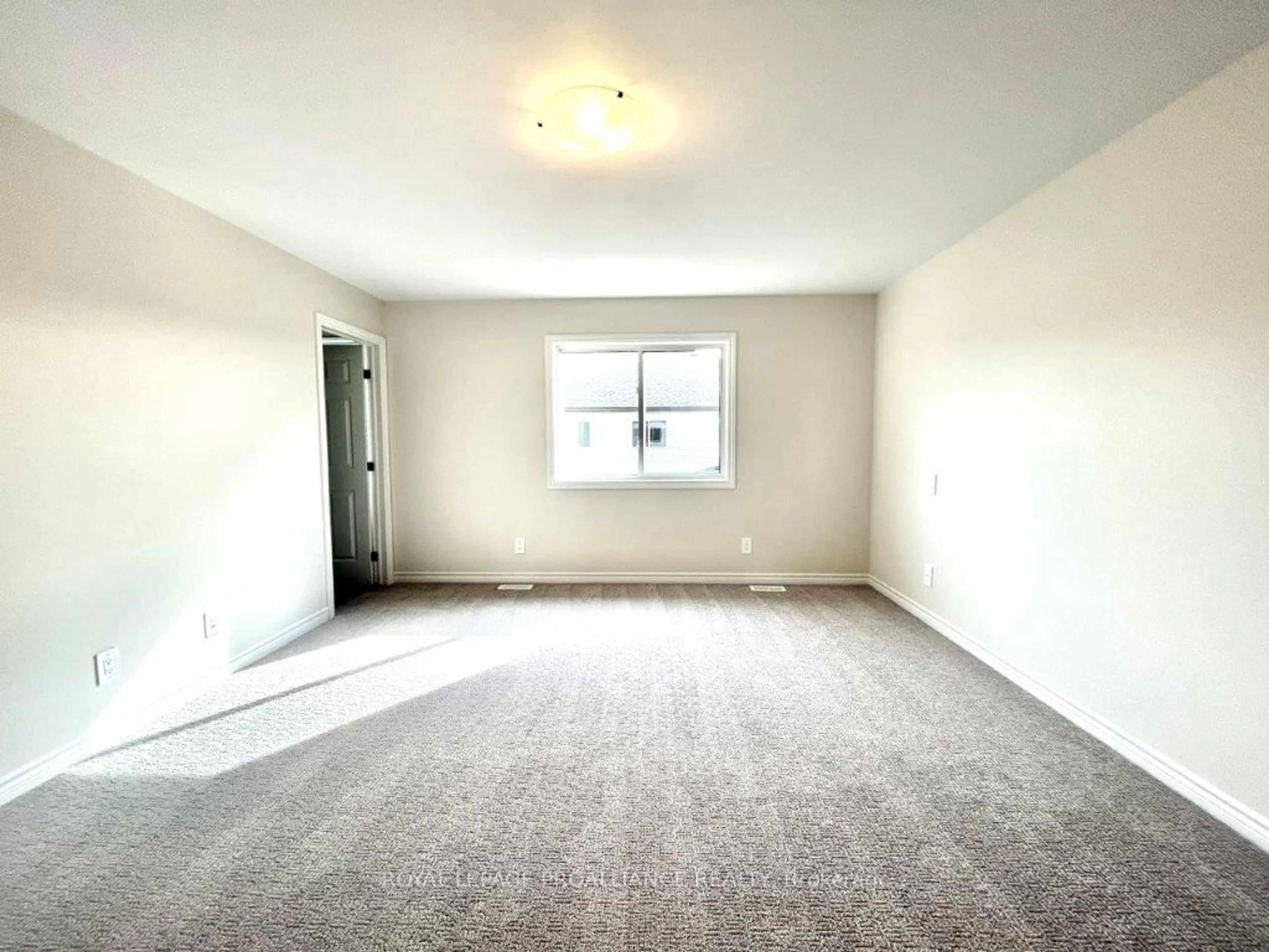 A pic of a room for 4 Otonabee St, Belleville Ontario K8N 0T3