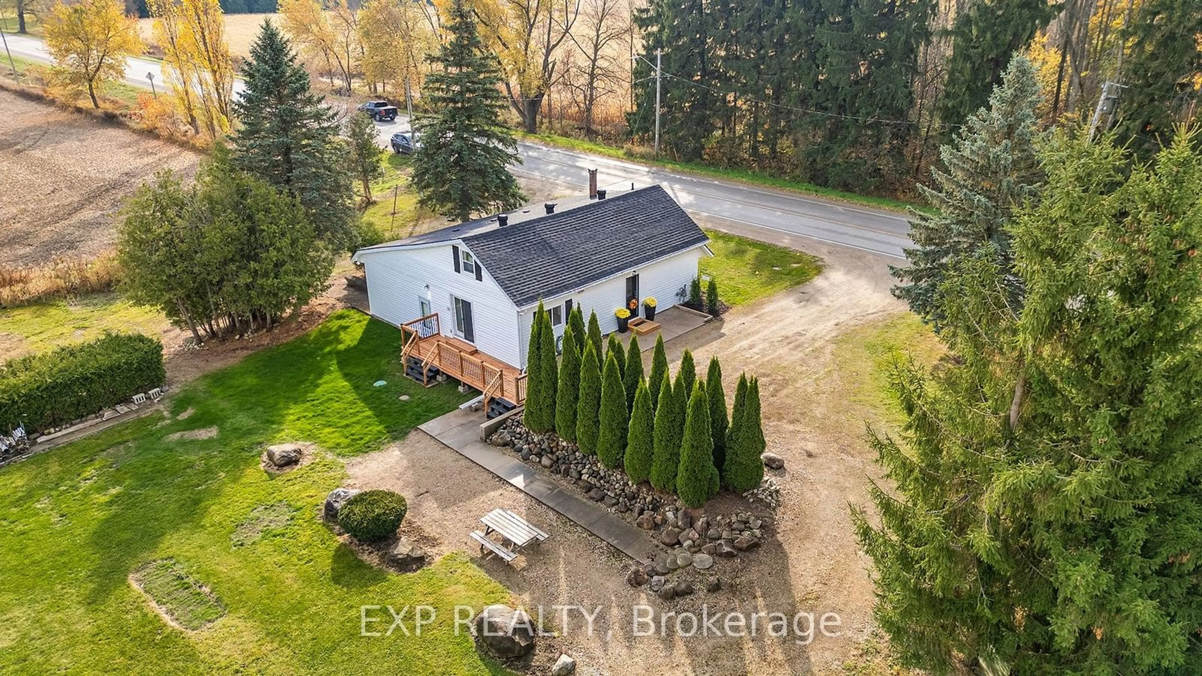 A pic from outside/outdoor area/front of a property/back of a property/a pic from drone, unknown for 895 King St, Minto Ontario N0G 2P0