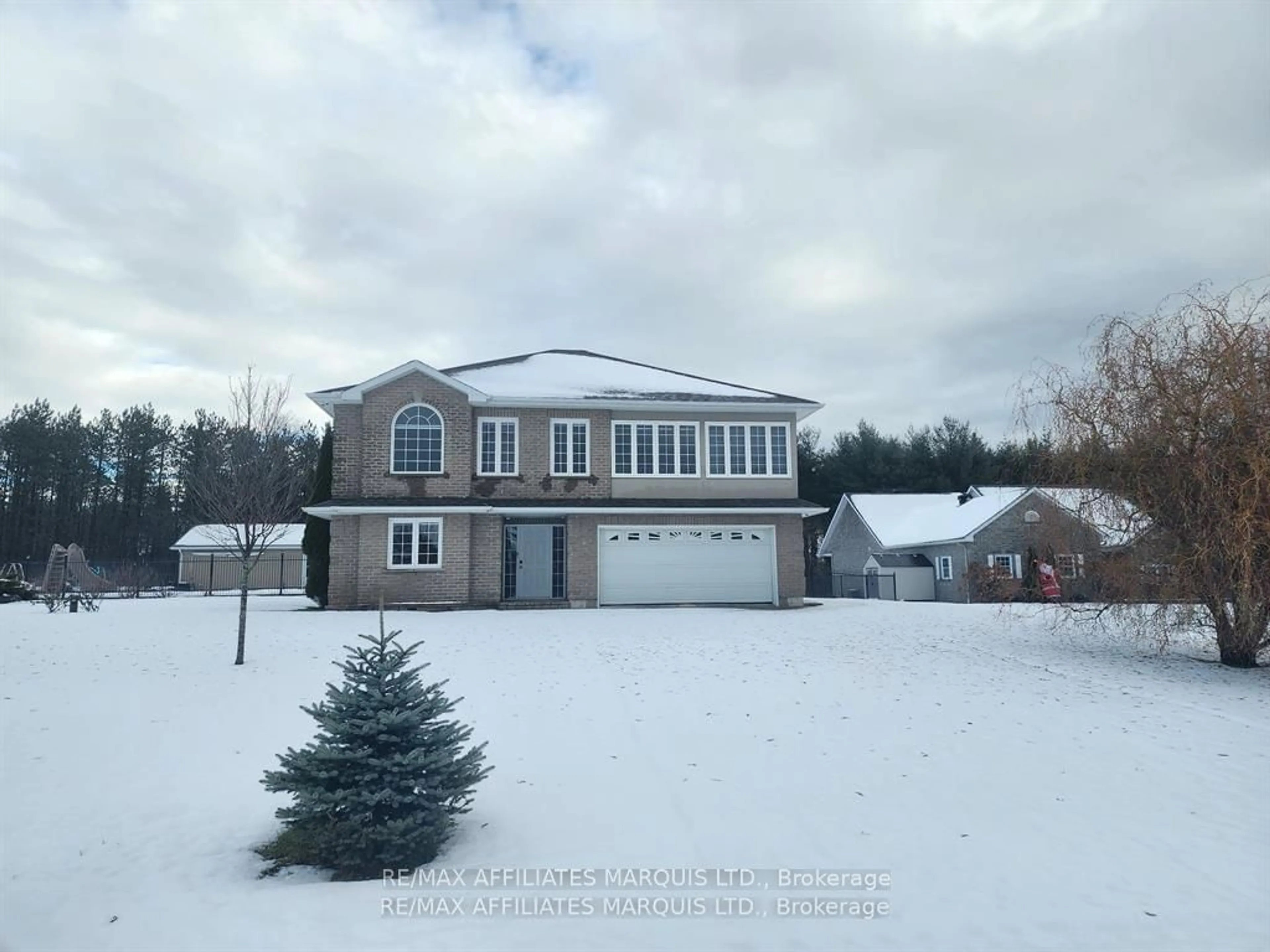 A pic from outside/outdoor area/front of a property/back of a property/a pic from drone, building for 6547 SAPPHIRE Dr, South Glengarry Ontario K6H 7J1