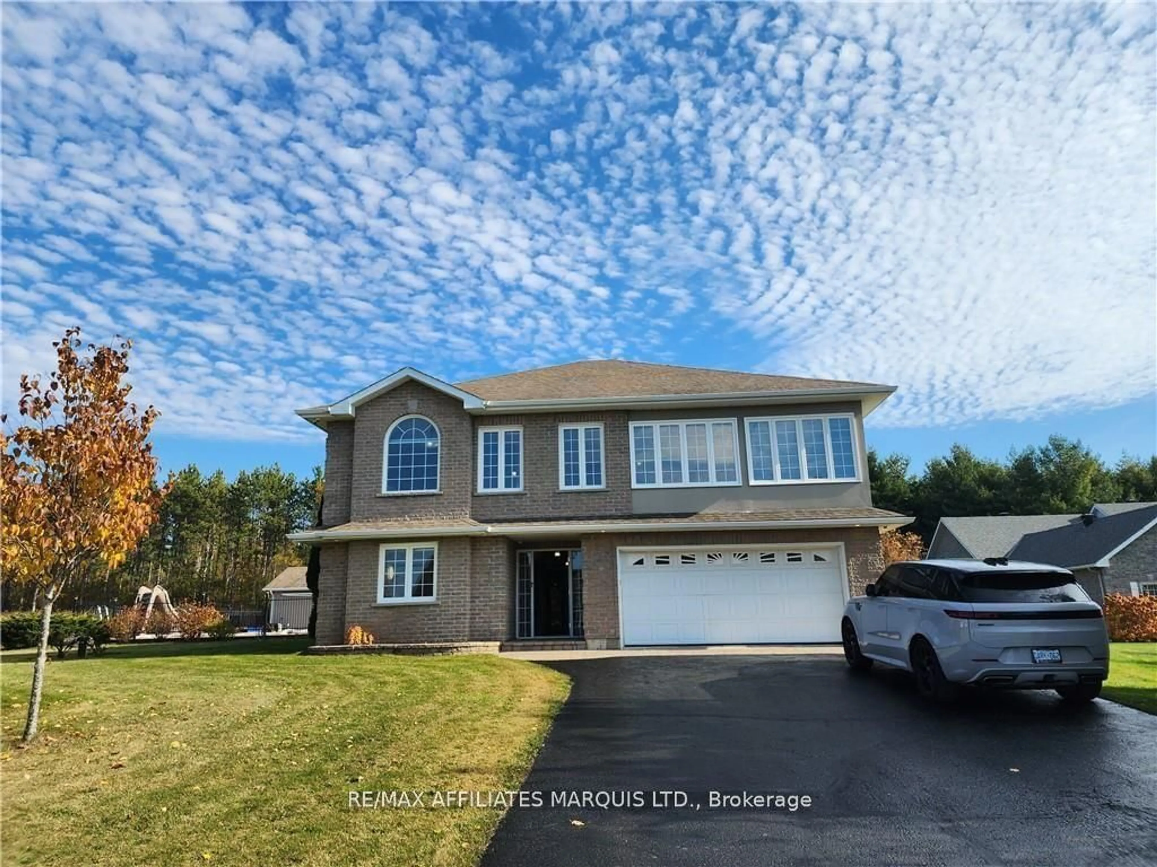 Home with vinyl exterior material, water/lake/river/ocean view for 6547 SAPPHIRE Dr, South Glengarry Ontario K6H 7J1