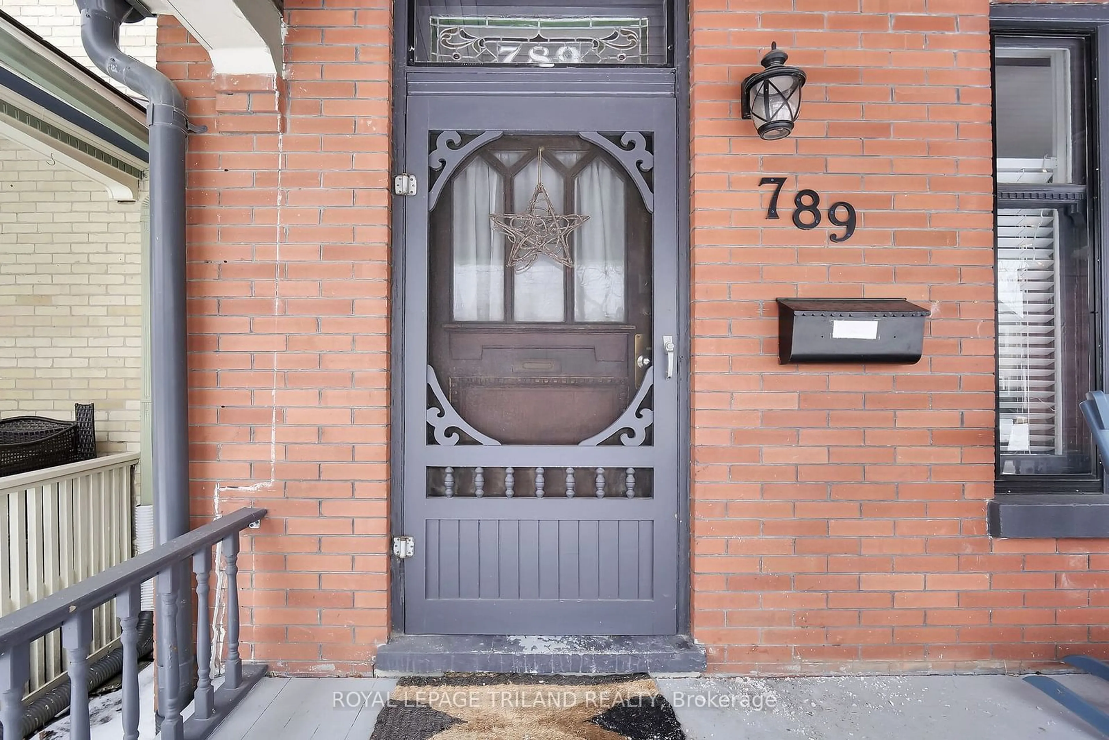 Indoor entryway for 789 Lorne Ave, London Ontario N5W 3K9