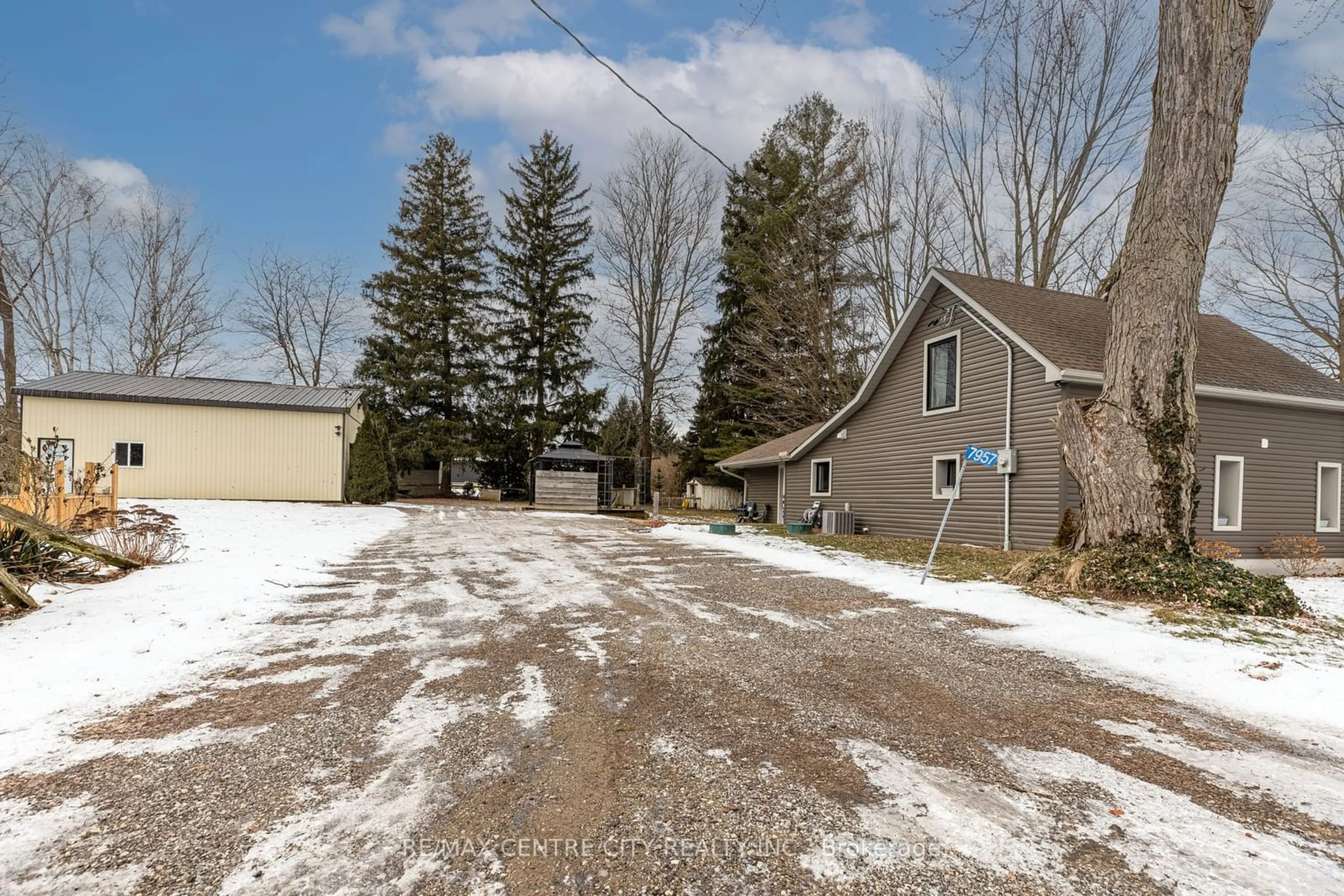 A pic from outside/outdoor area/front of a property/back of a property/a pic from drone, street for 7957 Argyle St, Southwold Ontario N0L 1K0