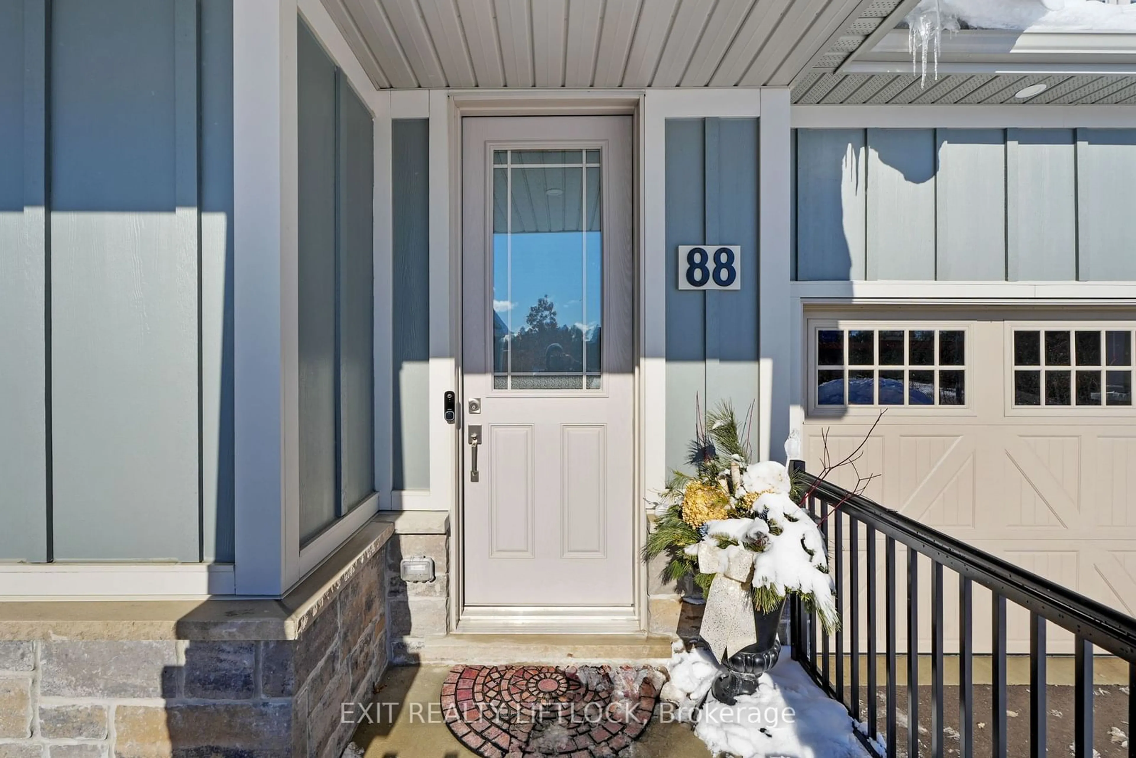 Indoor entryway for 80 Marsh Ave #88, Peterborough Ontario K9H 0J5