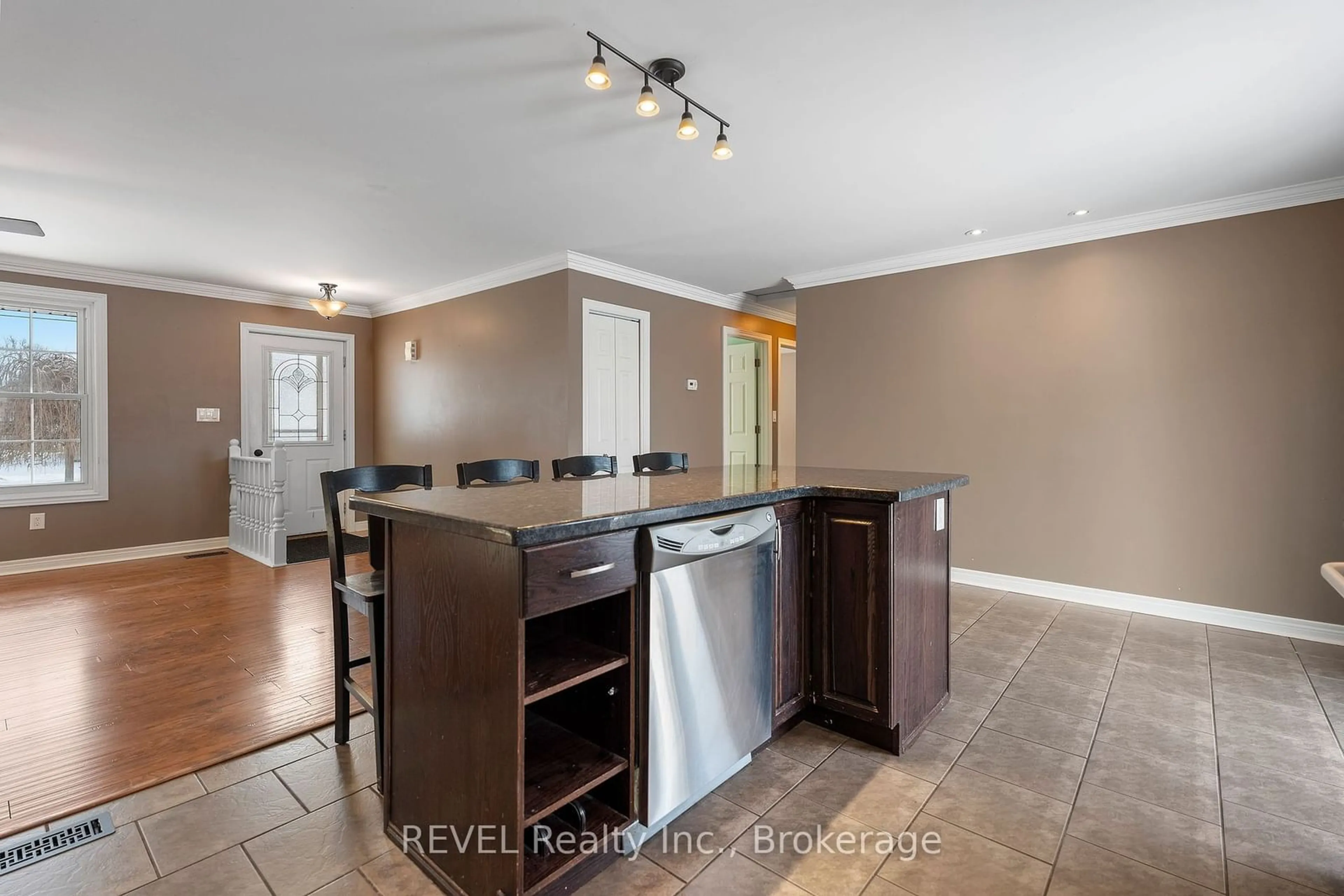 Open concept kitchen, unknown for 3519 EDINBURGH Rd, Fort Erie Ontario L0S 1S0