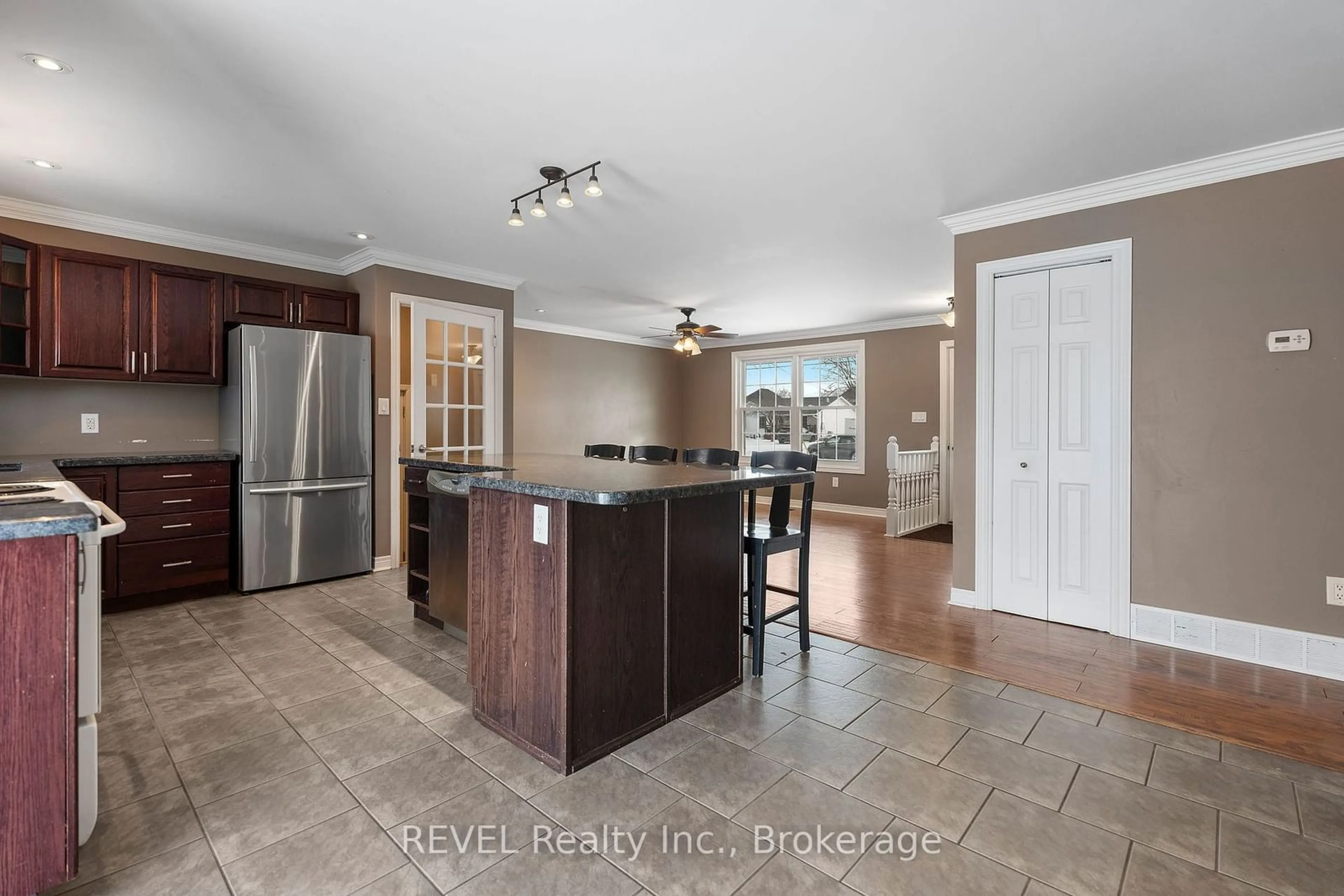 Open concept kitchen, ceramic/tile floor for 3519 EDINBURGH Rd, Fort Erie Ontario L0S 1S0