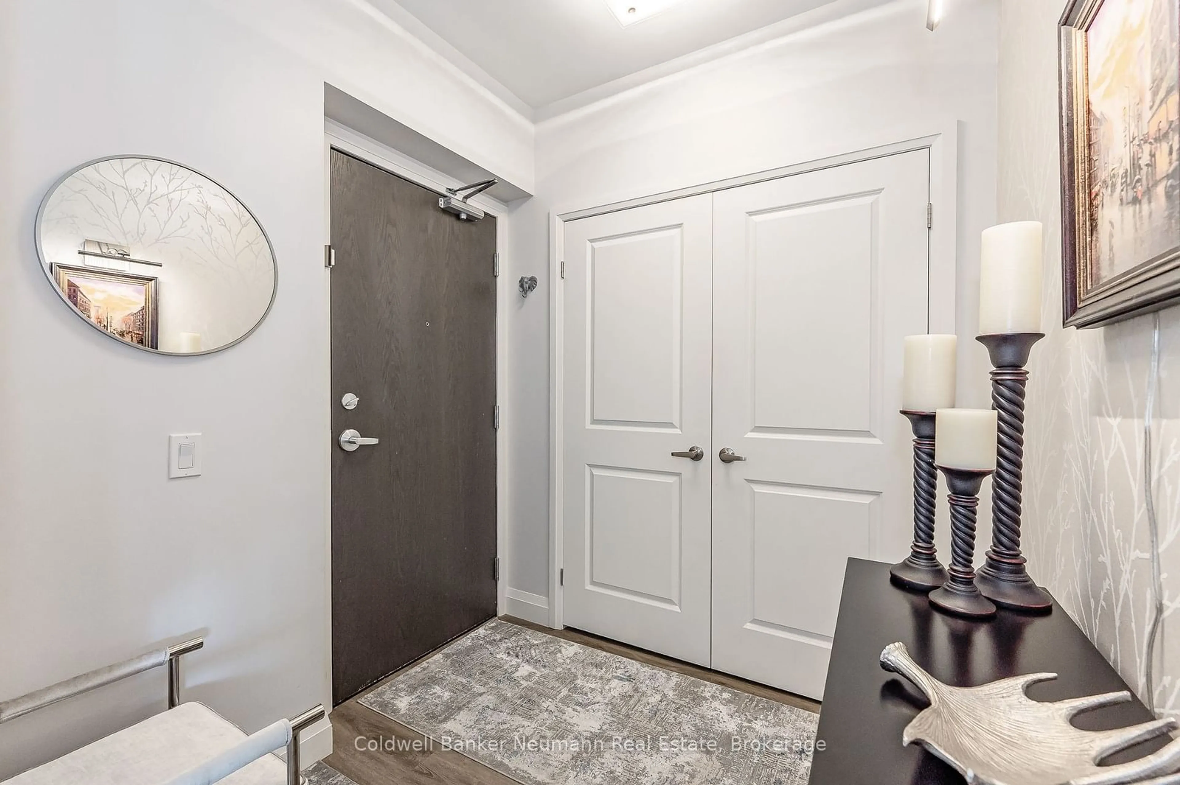 Indoor entryway for 332 GOSLING GARDENS #314, Guelph Ontario N1L 1G7