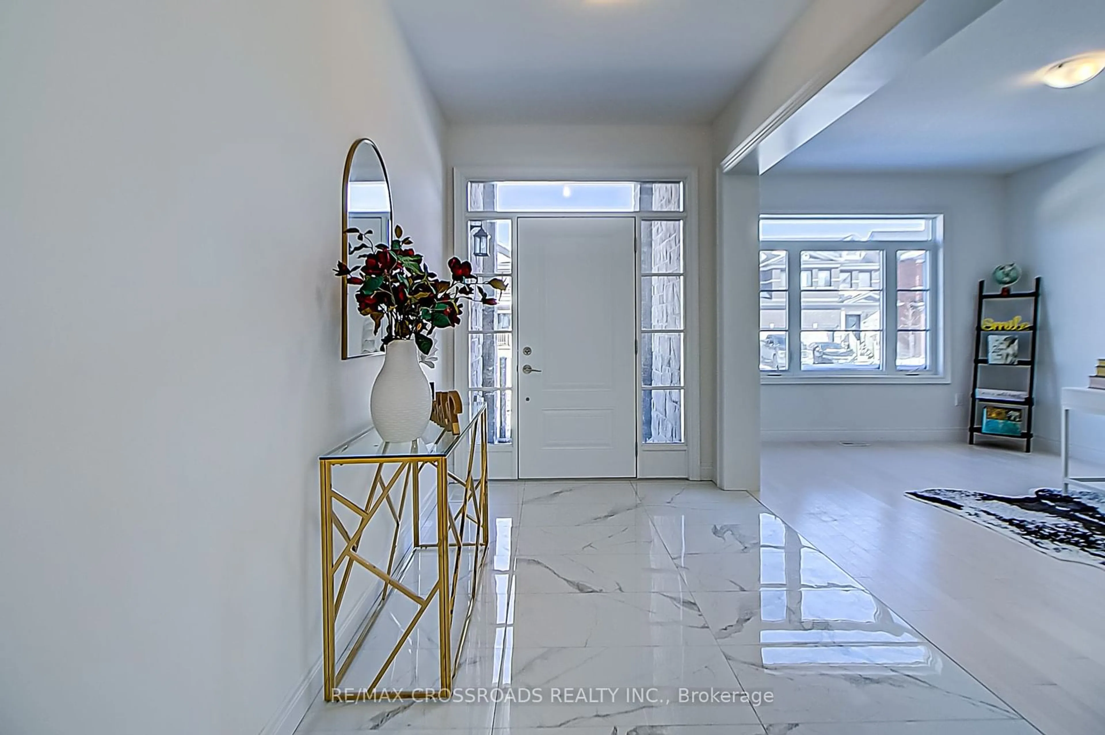 Indoor foyer for 33 MacAlister Blvd, Guelph Ontario N1G 0G5