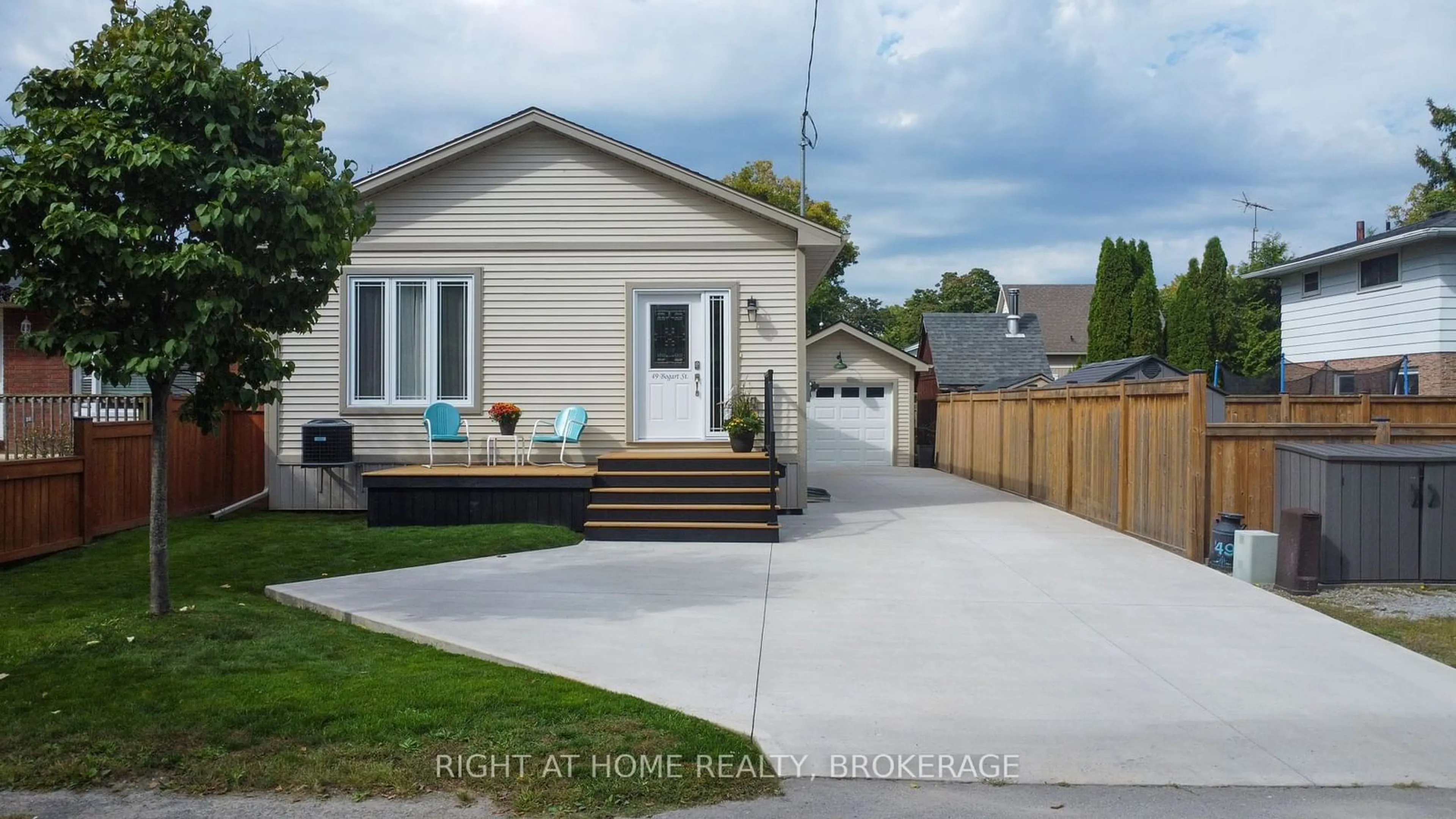 Home with vinyl exterior material, street for 49 Bogart St, St. Catharines Ontario L2M 1G1