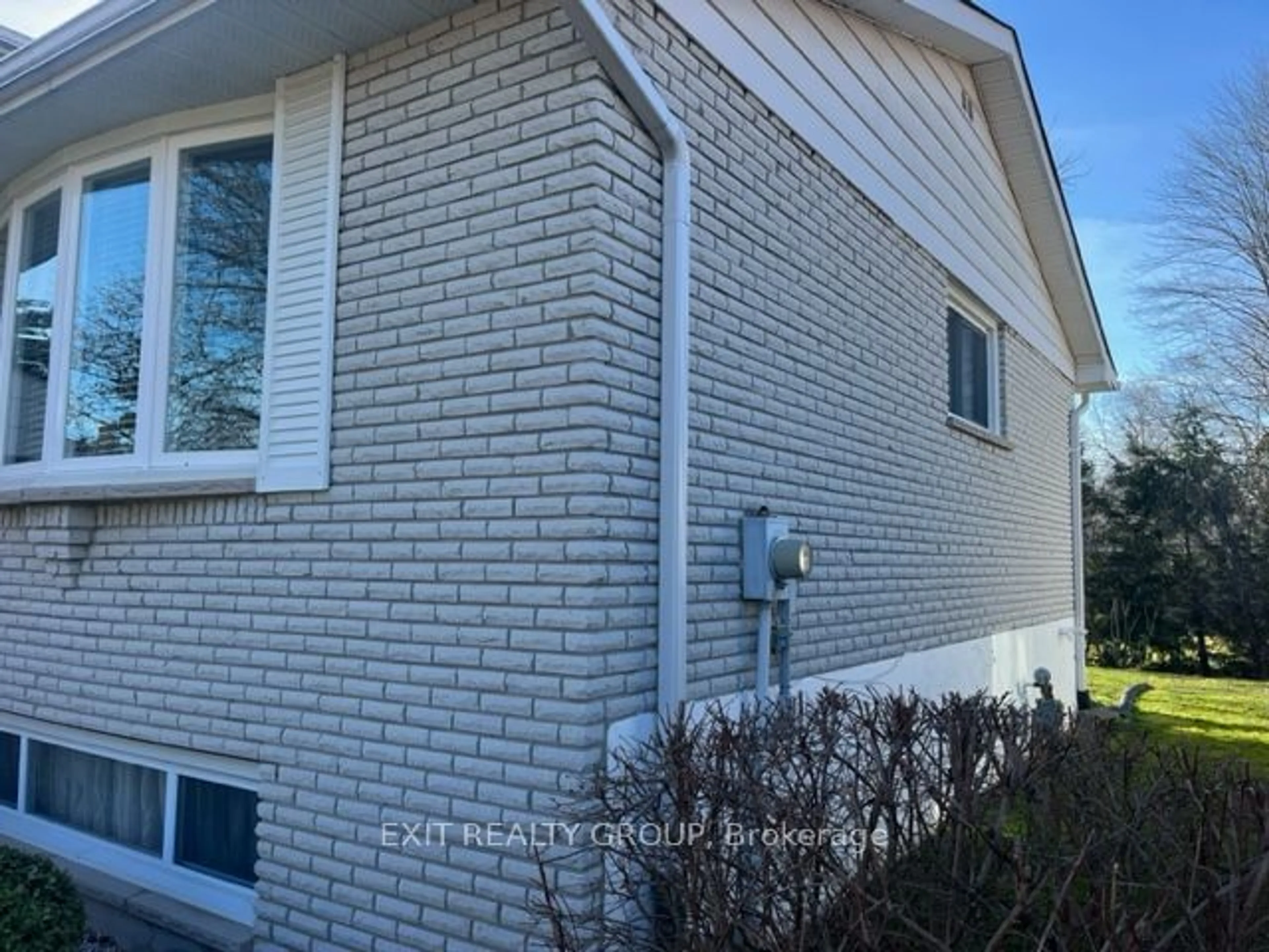 Home with brick exterior material, building for 18 Diamond Cres, Belleville Ontario K8N 5G6