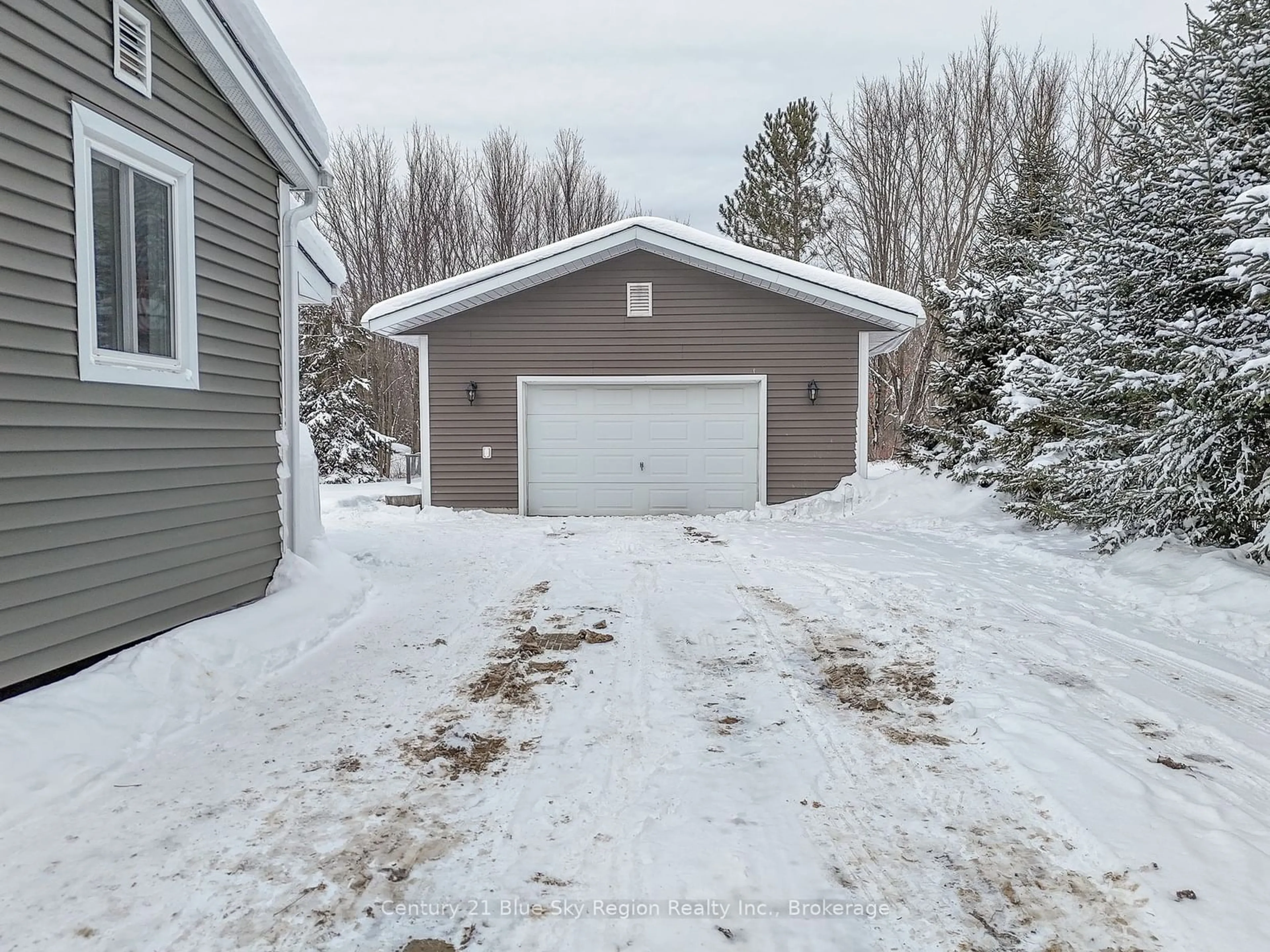 Indoor garage for 373 Big Moose Rd, East Ferris Ontario P0H 1K0