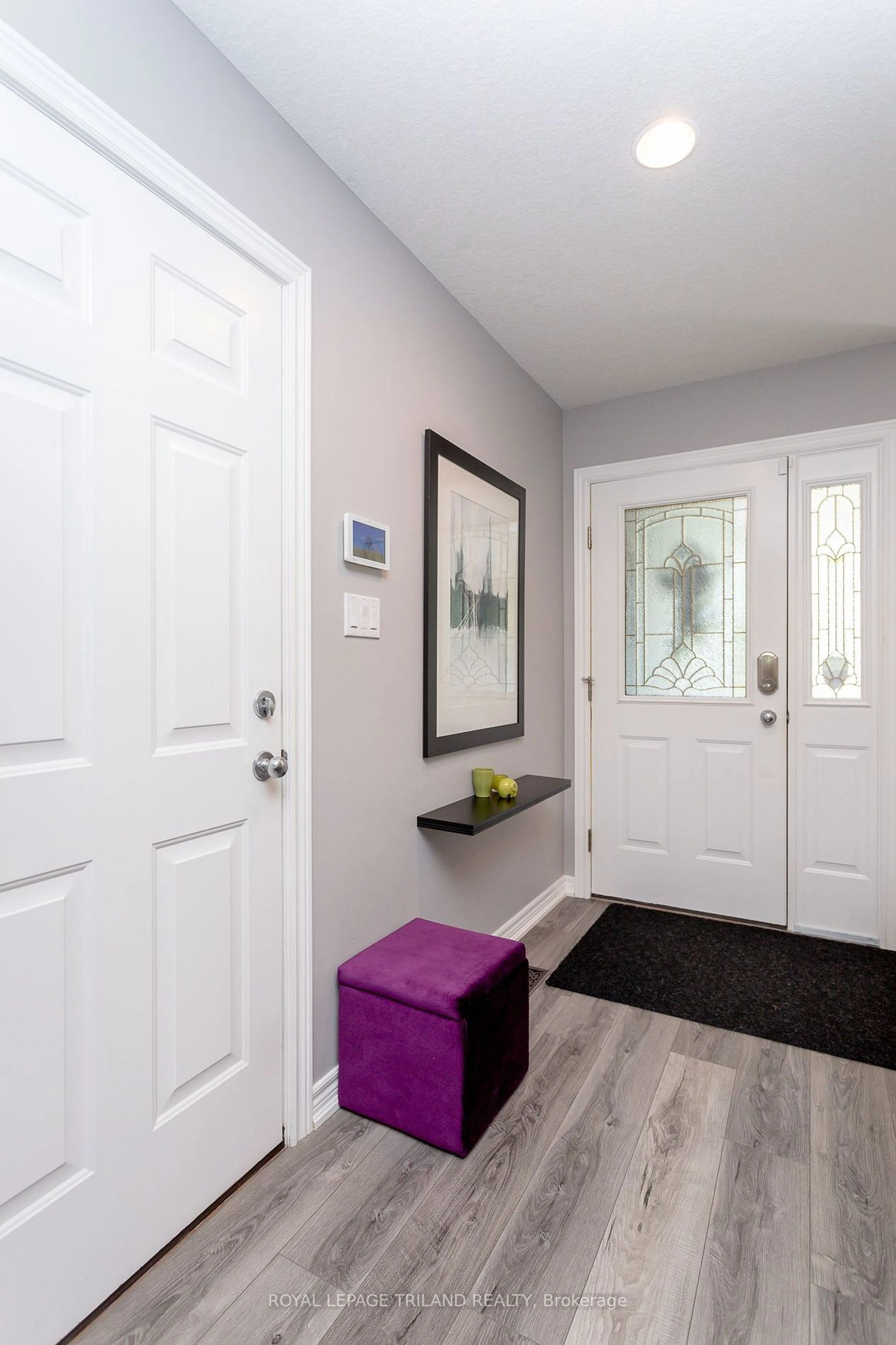 Indoor entryway for 53 Augusta Cres, St. Thomas Ontario N5R 6K1